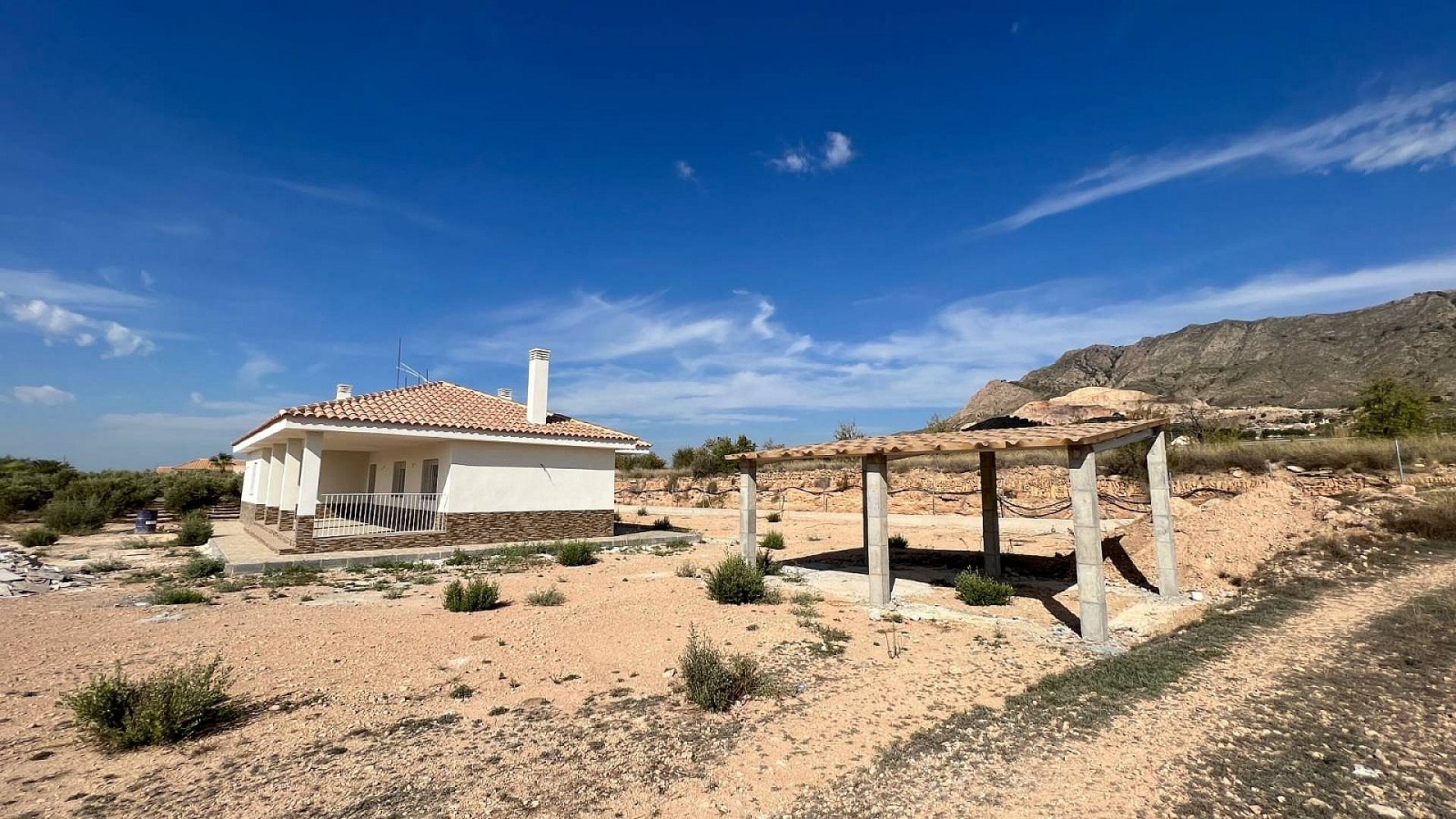 <p>Villa provided with 3 Bedrooms and 2 Bathrooms, optional swimming pool and carport. </p><p>We are delighted to present this fabulous brand new b...