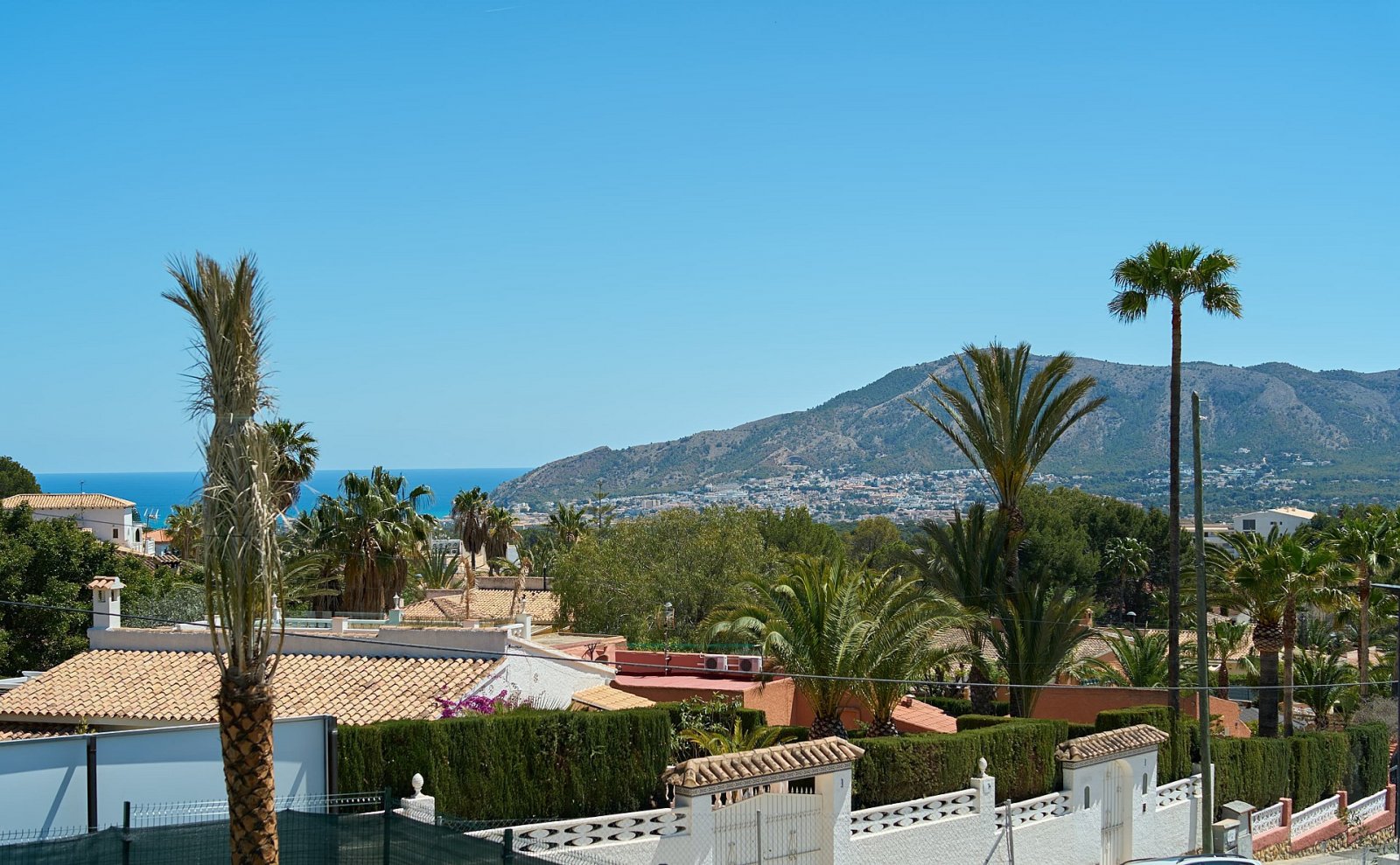 <p>Villa provided with 3 Bedrooms and 2 Bathrooms, private swimming pool and multiple parking spaces. </p><p>The villas are designed with wooden st...