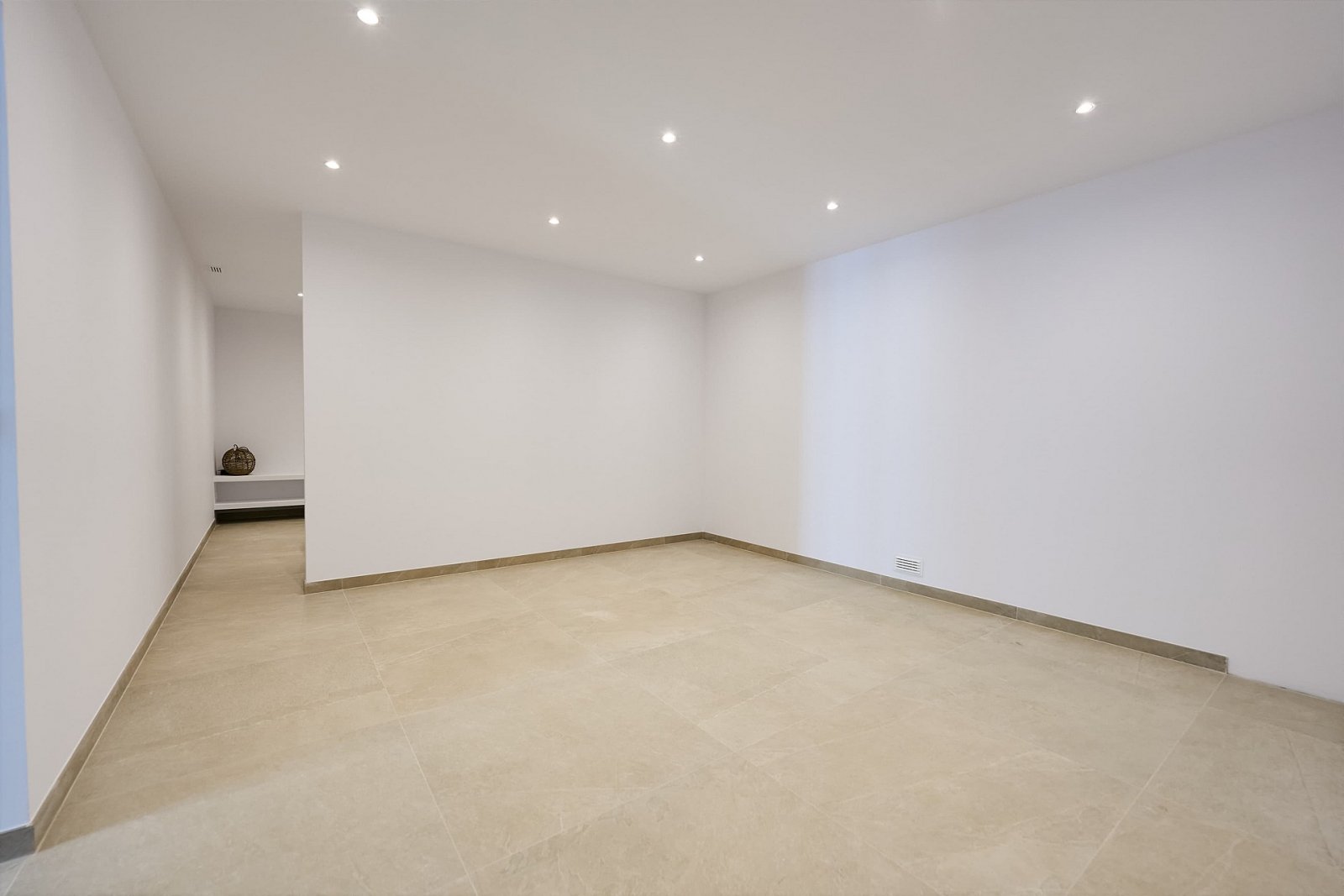 <p>Villa provided with 3 Bedrooms and 2 Bathrooms, private swimming pool and multiple parking spaces. </p><p>The villas are designed with wooden st...