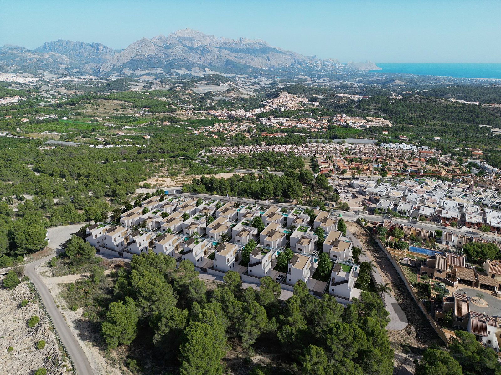 <p>Villa provided with 3 Bedrooms and 3 Bathrooms, private swimming pool and parking space on own plot. </p><p>36 detached villas with panoramic se...