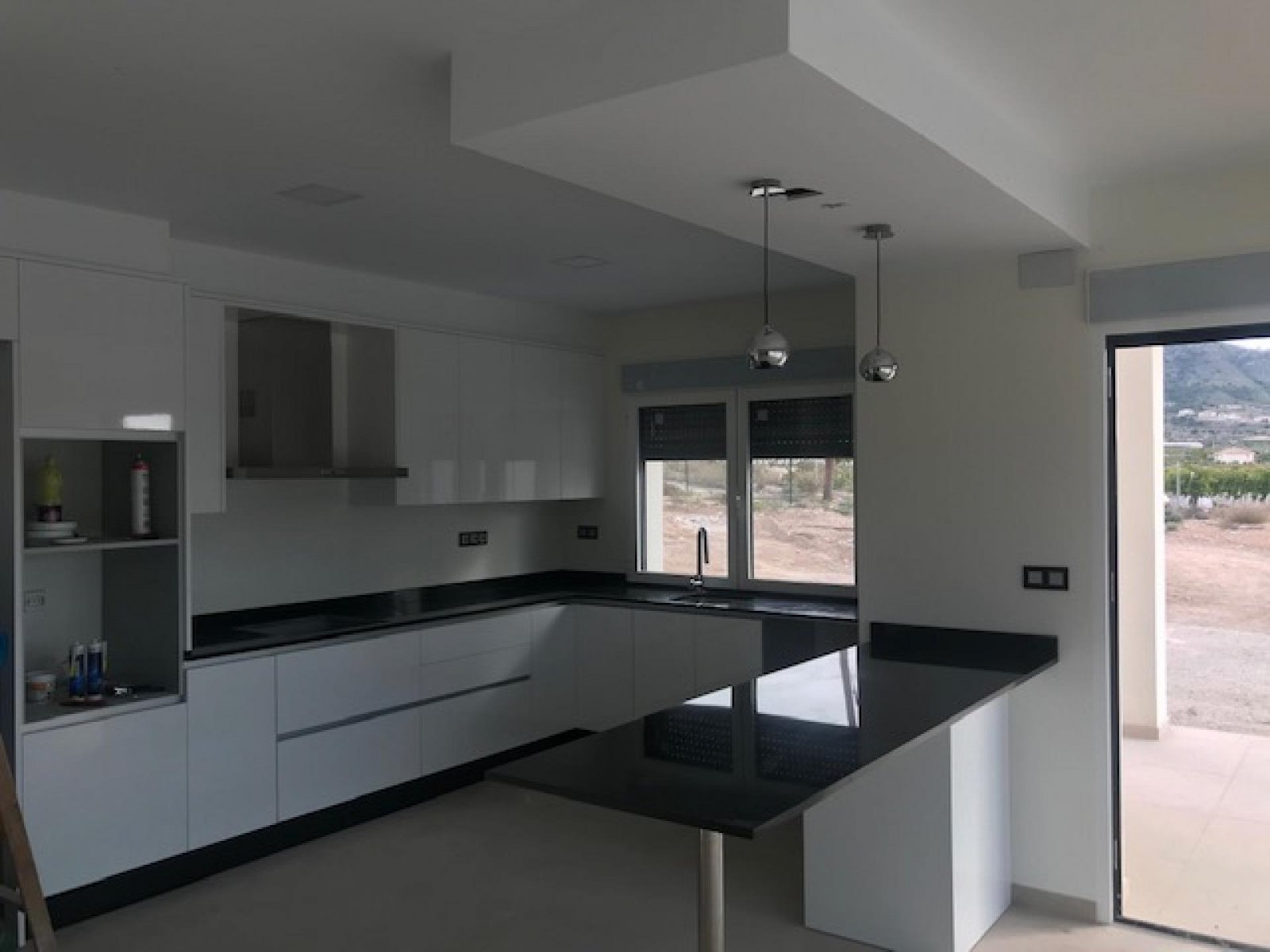 <p>Villa provided with 3 Bedrooms and 2 Bathrooms, infinity swimming pool and private garage. </p><p>We are very proud to introduce this luxury Off...