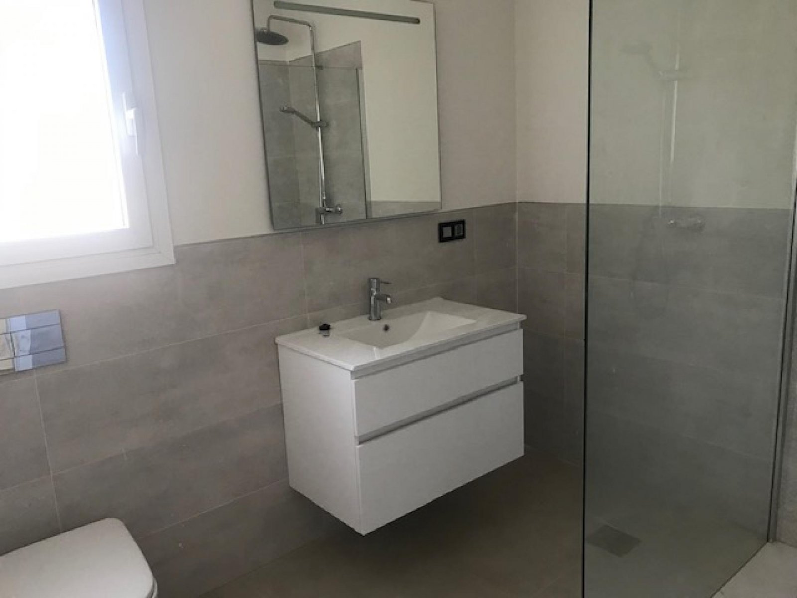 <p>Villa provided with 3 Bedrooms and 2 Bathrooms, infinity swimming pool and private garage. </p><p>We are very proud to introduce this luxury Off...