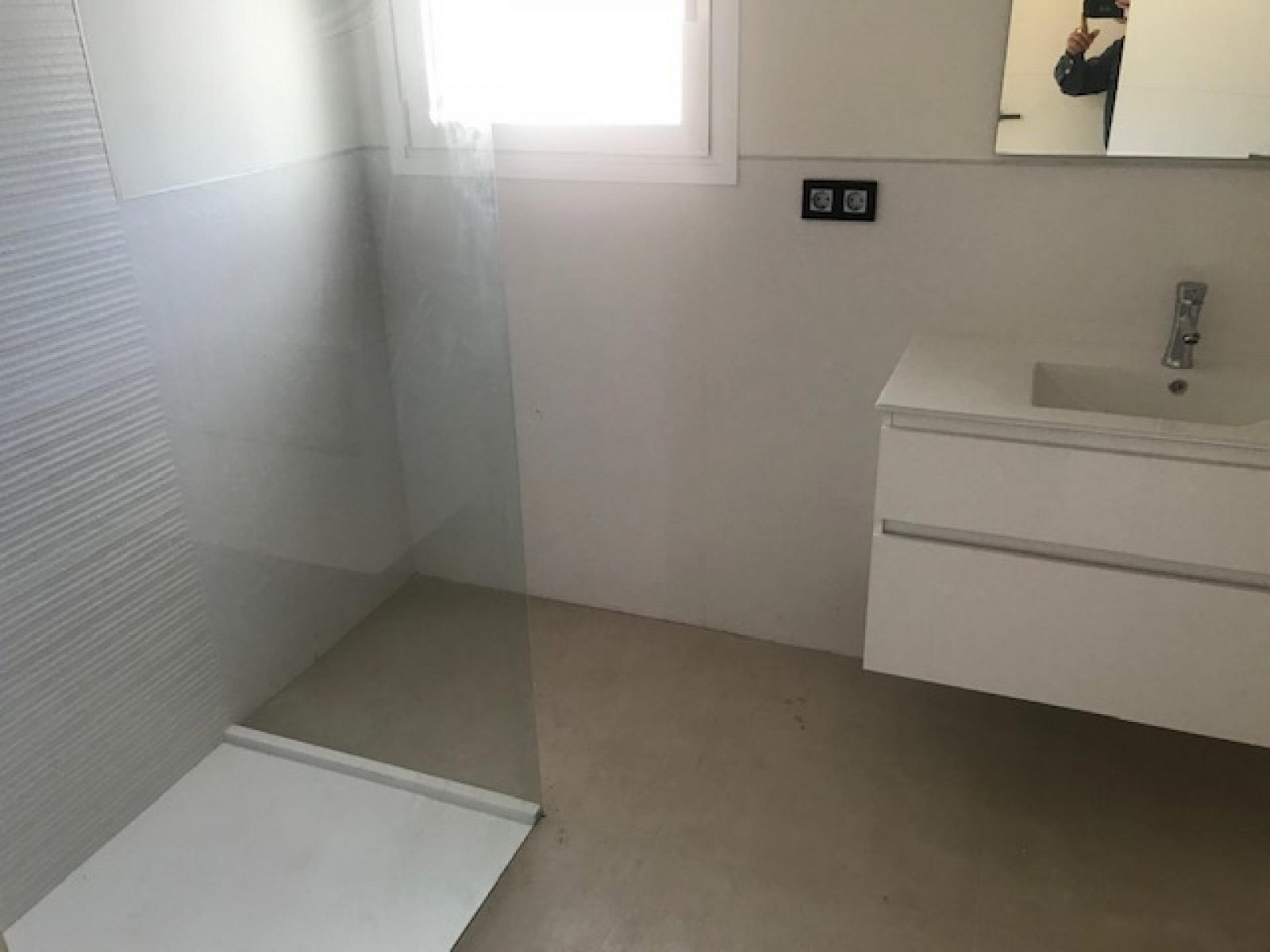 <p>Villa provided with 3 Bedrooms and 2 Bathrooms, infinity swimming pool and private garage. </p><p>We are very proud to introduce this luxury Off...