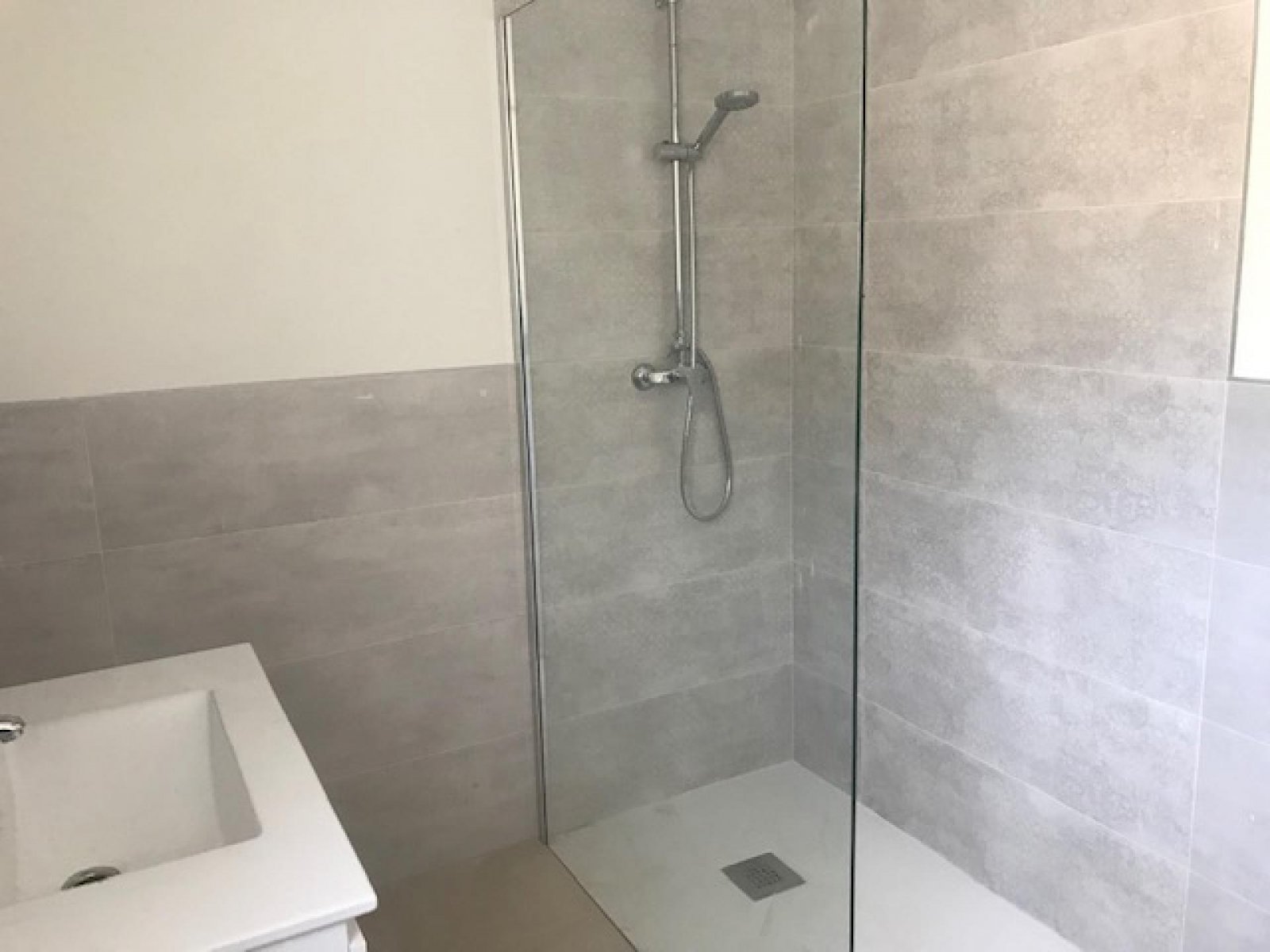 <p>Villa provided with 3 Bedrooms and 2 Bathrooms, infinity swimming pool and private garage. </p><p>We are very proud to introduce this luxury Off...