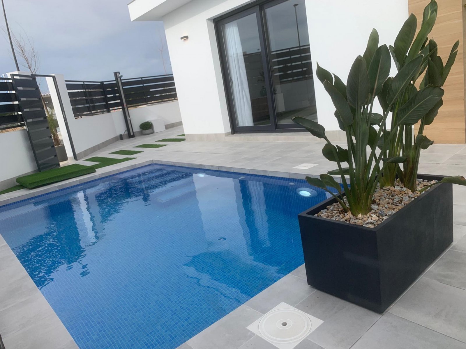 <p>Villa provided with 2 Bedrooms and 2 Bathrooms, private swimming pool and parking space on own plot. </p><p>Step inside these modern detached vi...