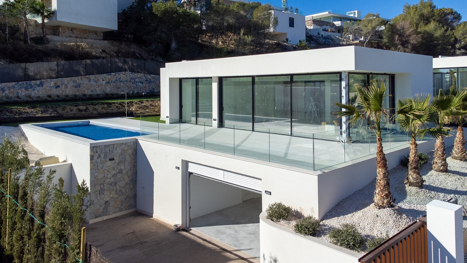 <p>Villa provided with 3 Bedrooms and 3 Bathrooms, private swimming pool and underground garage with cellar. </p><p>With basement and garage. The v...