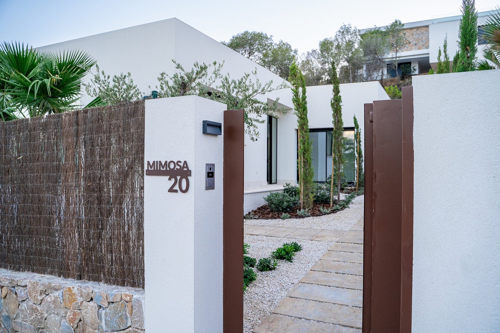 <p>Villa provided with 3 Bedrooms and 3 Bathrooms, private swimming pool and underground garage with cellar. </p><p>With basement and garage. The v...