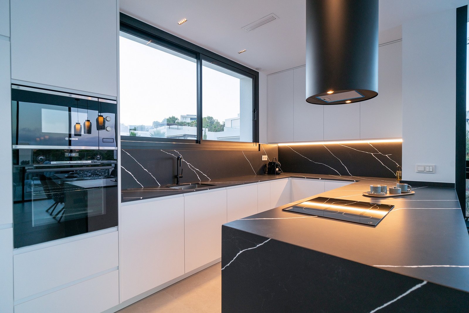 <p>Villa provided with 3 Bedrooms and 3 Bathrooms, private swimming pool and underground garage with cellar. </p><p>With basement and garage. The v...