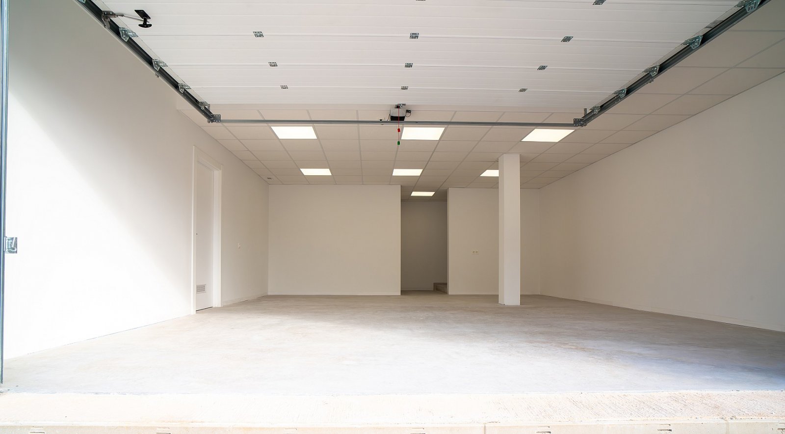 <p>Villa provided with 3 Bedrooms and 3 Bathrooms, private swimming pool and underground garage with cellar. </p><p>With basement and garage. The v...