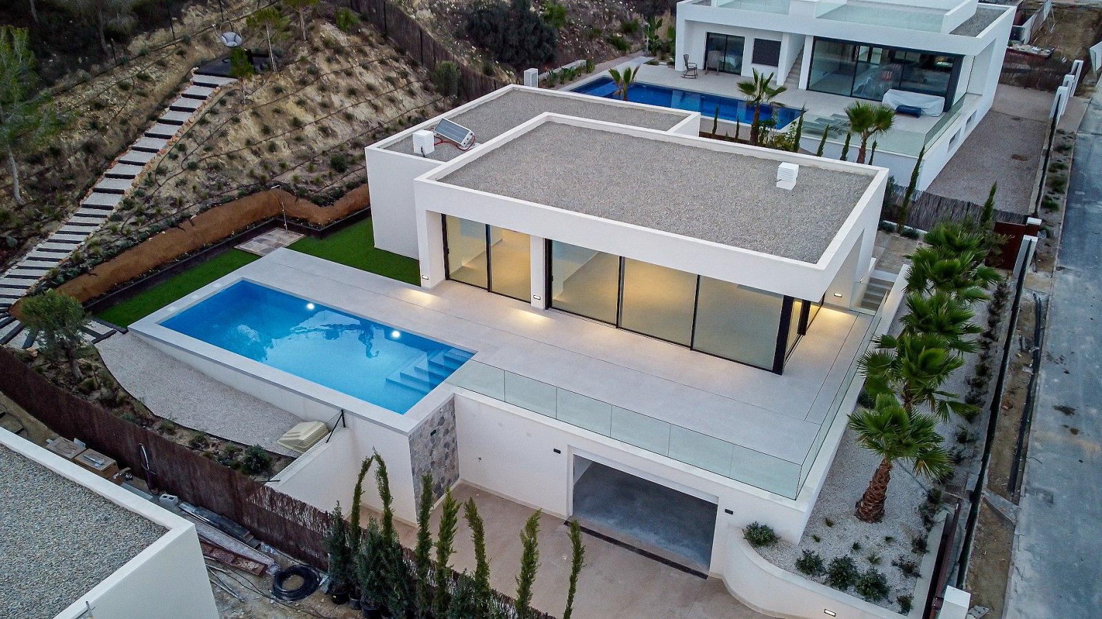 <p>Villa provided with 3 Bedrooms and 3 Bathrooms, private swimming pool and underground garage with cellar. </p><p>With basement and garage. The v...