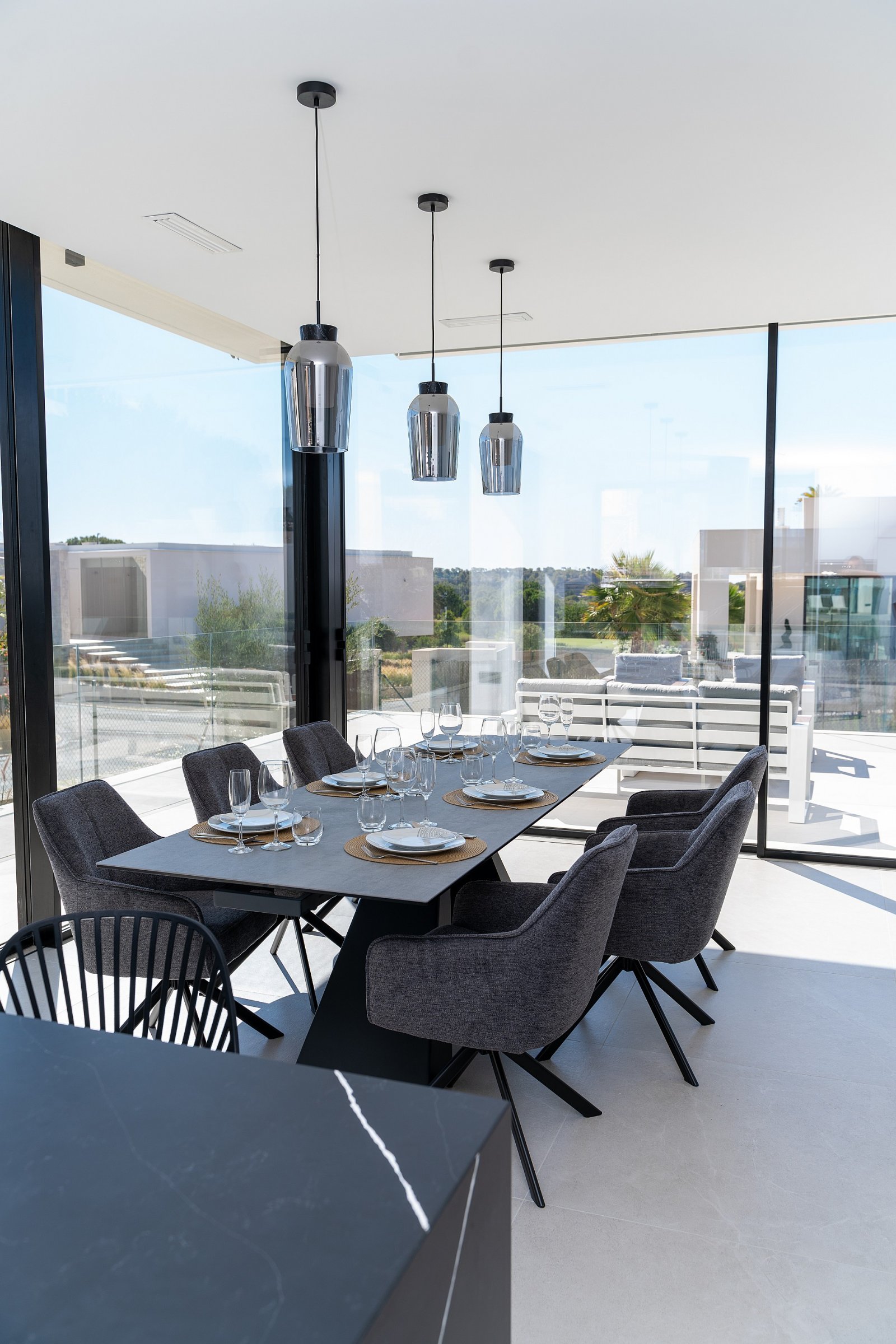 <p>Villa provided with 3 Bedrooms and 3 Bathrooms, private swimming pool and underground garage with cellar. </p><p>With basement and garage. The v...