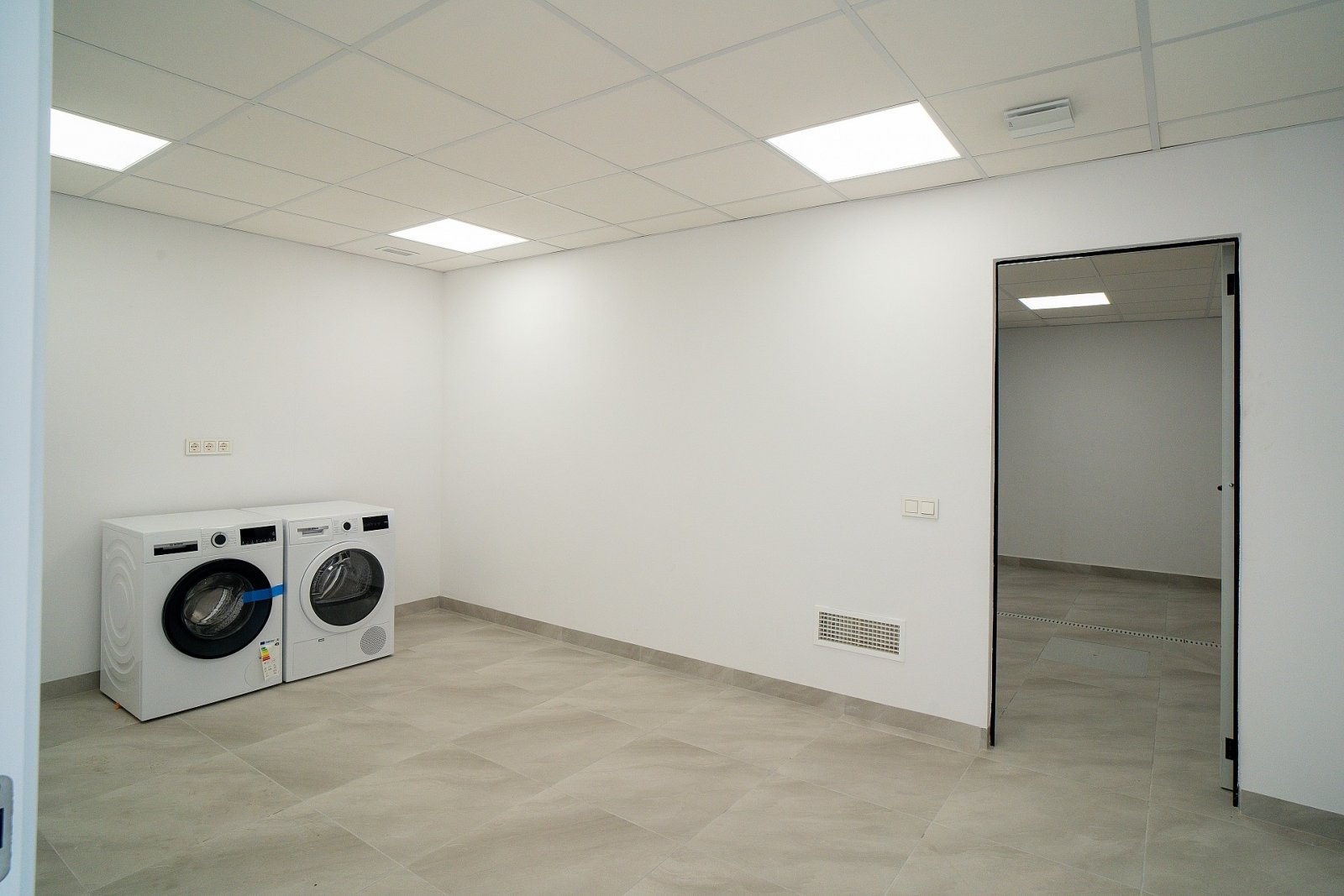 <p>Villa provided with 3 Bedrooms and 3 Bathrooms, private swimming pool and underground garage with cellar. </p><p>With basement and garage. The v...