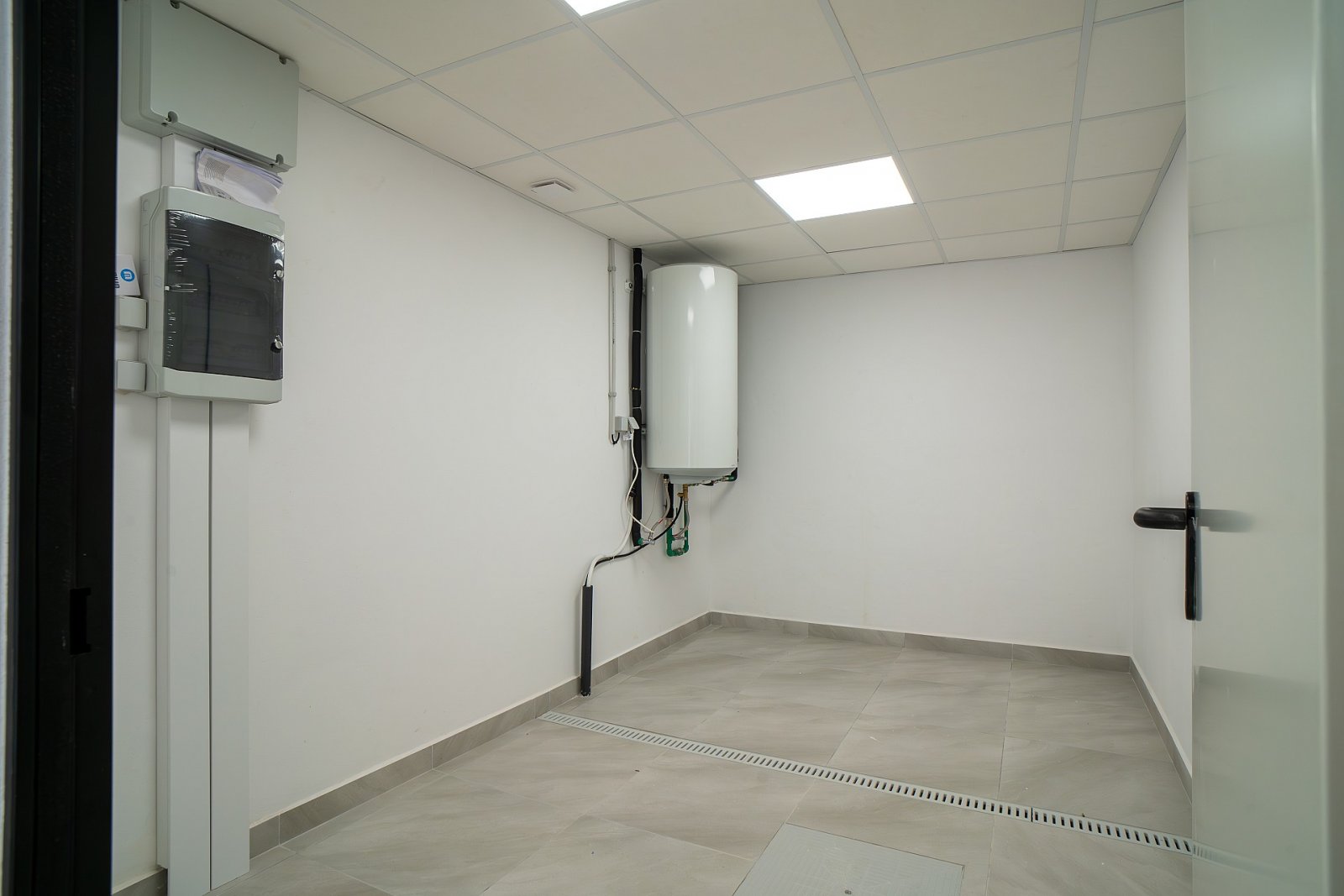 <p>Villa provided with 3 Bedrooms and 3 Bathrooms, private swimming pool and underground garage with cellar. </p><p>With basement and garage. The v...