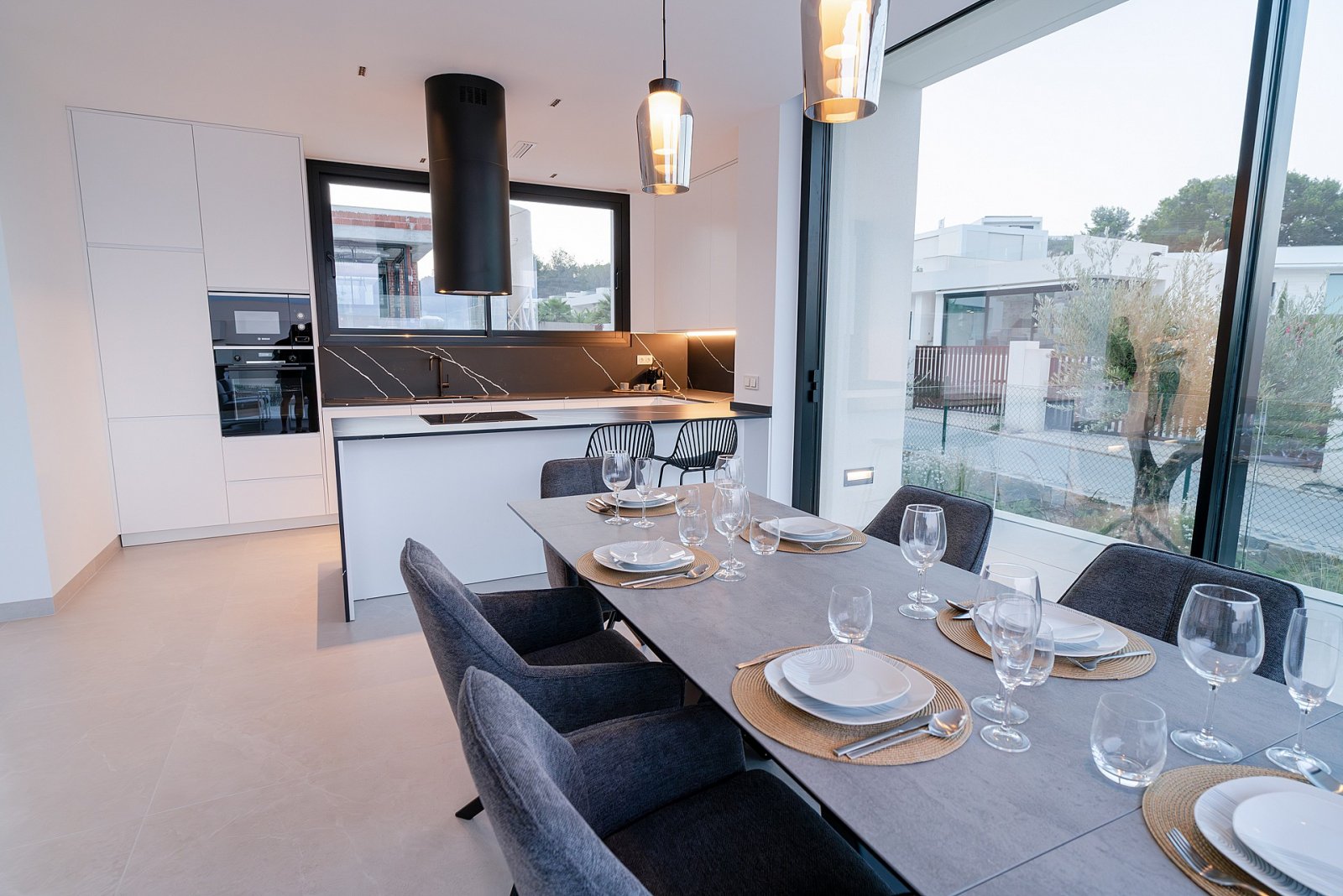 <p>Villa provided with 3 Bedrooms and 3 Bathrooms, private swimming pool and underground garage with cellar. </p><p>With basement and garage. The v...