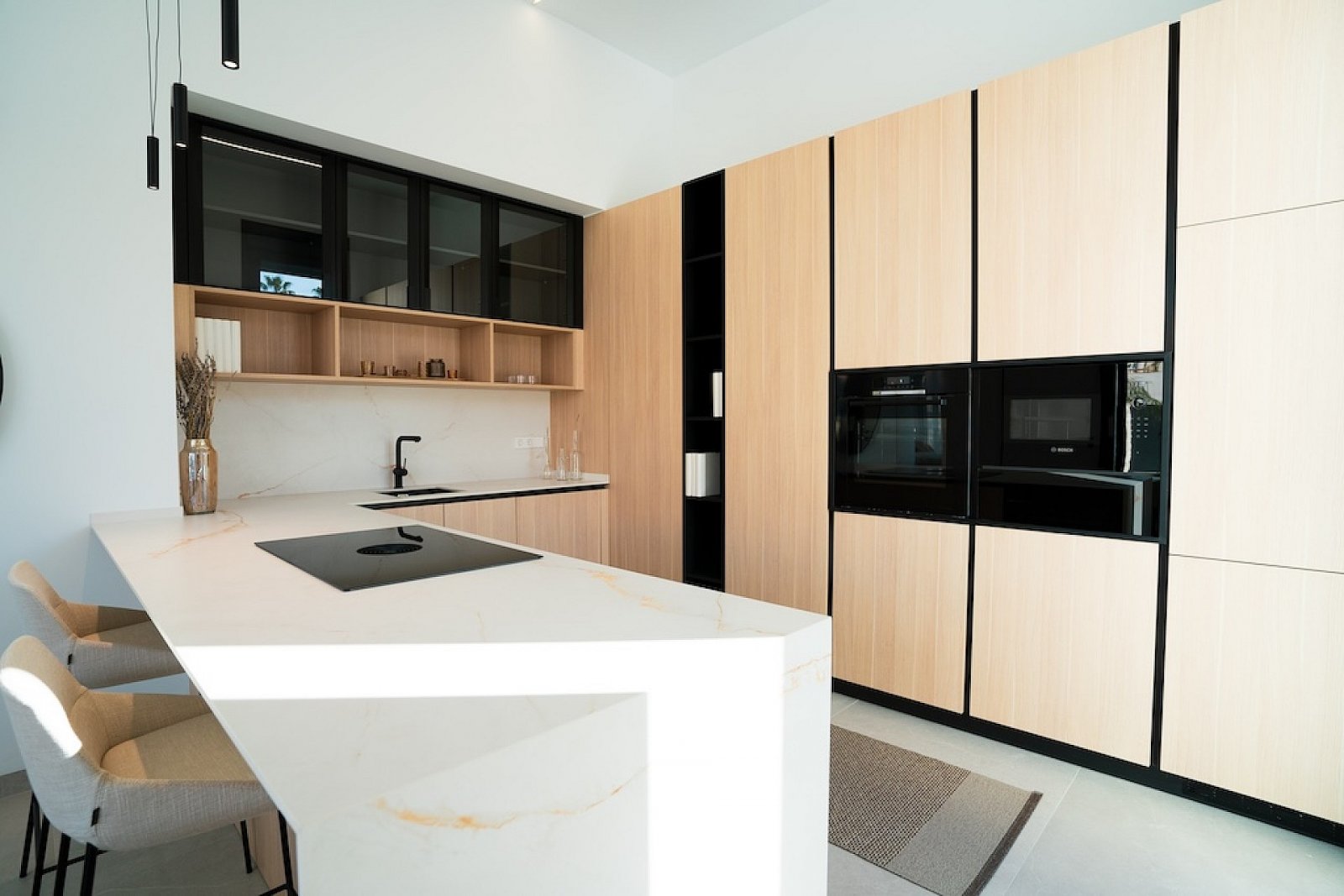 <p>Villa provided with 4 Bedrooms and 4 Bathrooms, private swimming pool and parking space on own plot. </p><p>These villas in Rojales offer a uniq...