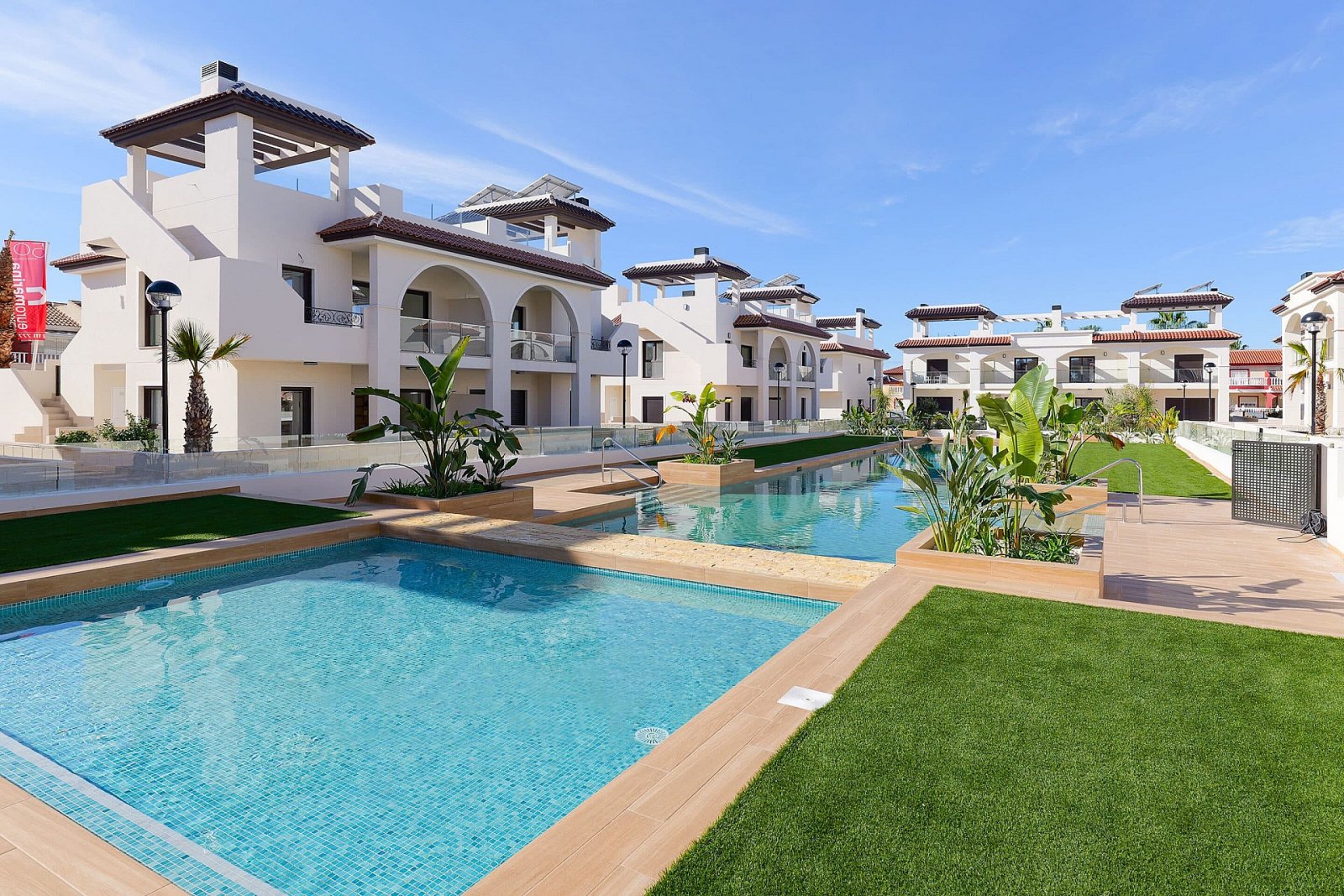 <p>Apartment with garden provided with 3 Bedrooms and 2 Bathrooms, communal swimming pool and private parking space within domain. </p><p>Welcome t...