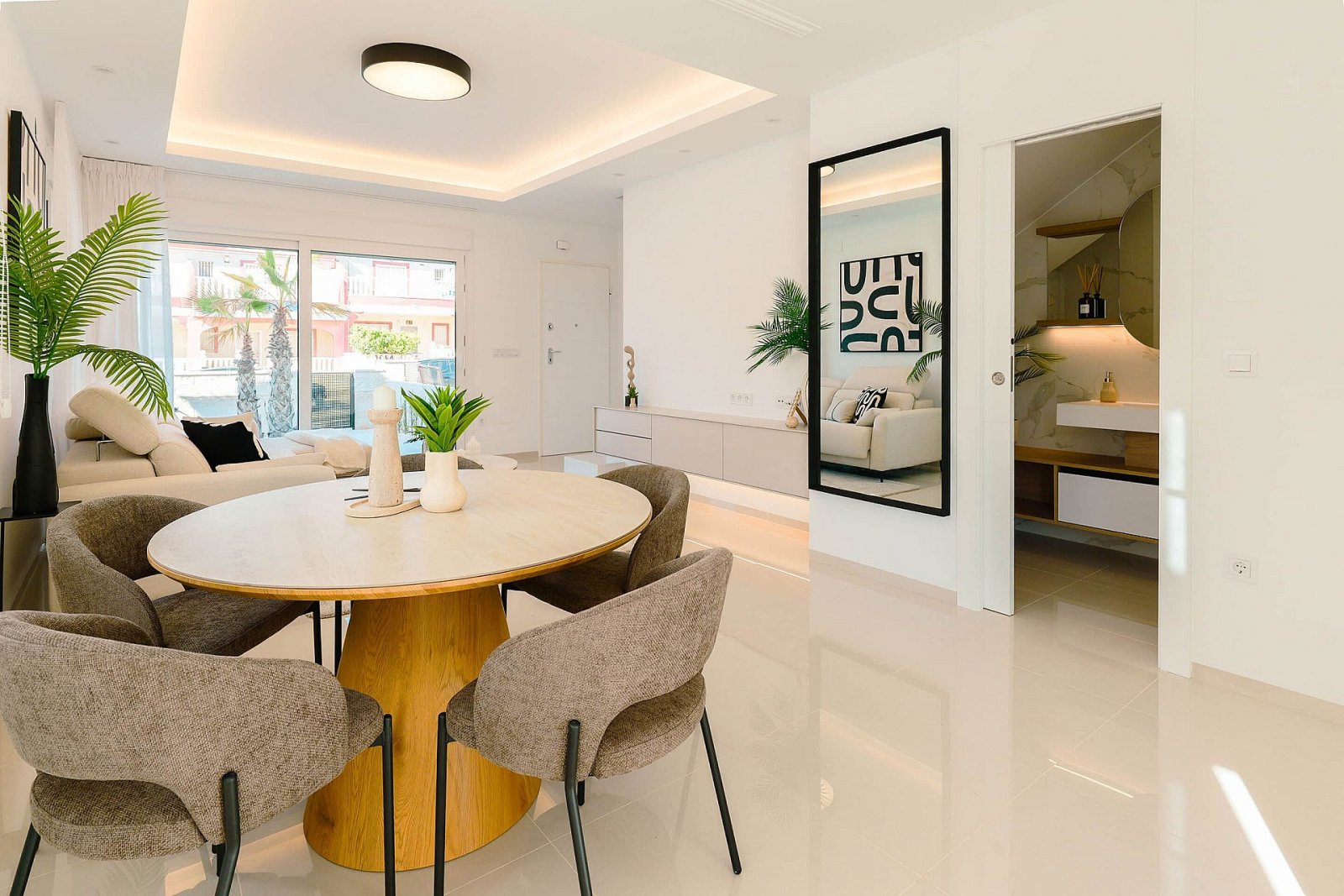 <p>Terraced villa provided with 3 Bedrooms and 2 Bathrooms, communal swimming pool and parking space on own plot. </p><p>Situated in the heart of Q...