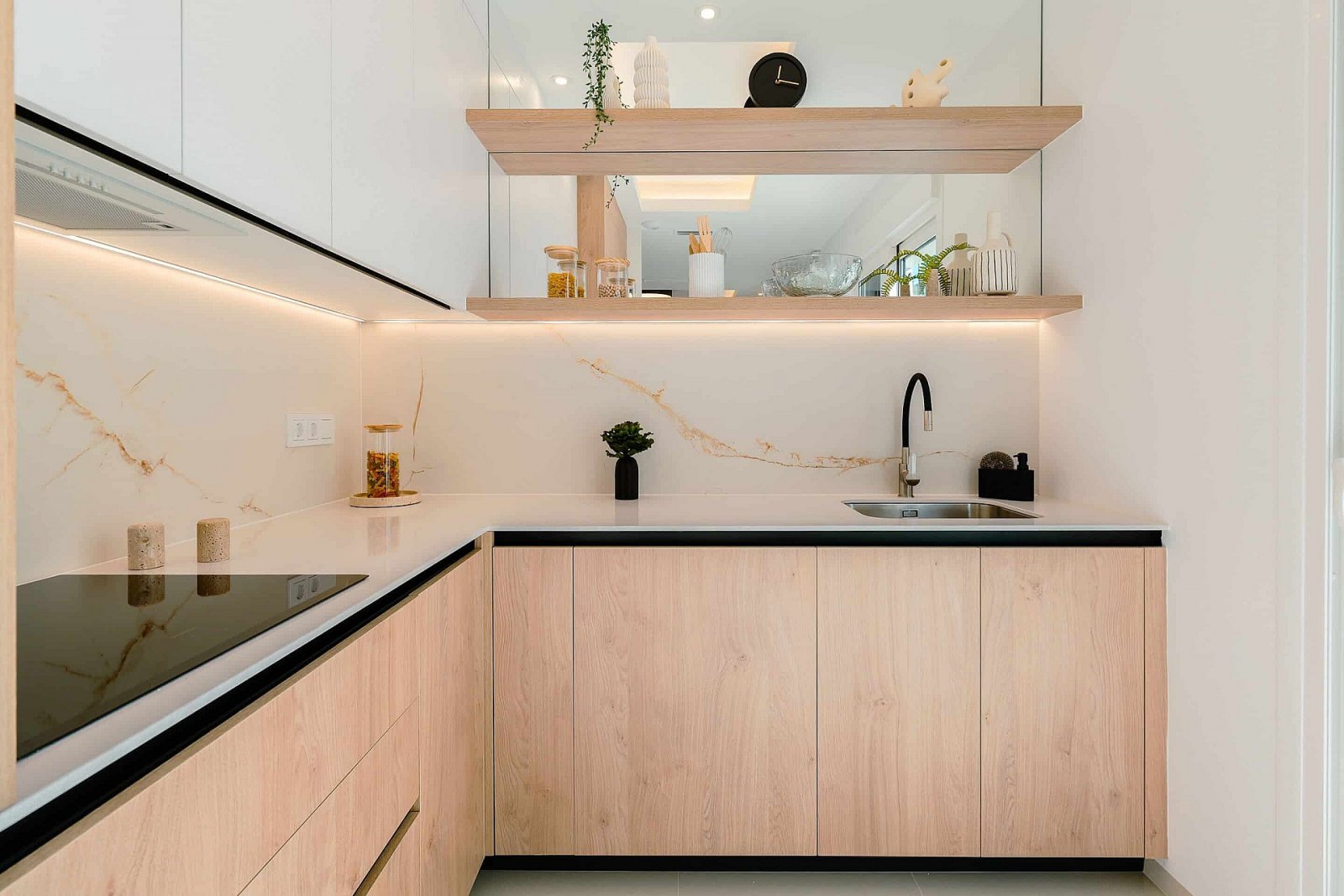 <p>Terraced villa provided with 3 Bedrooms and 2 Bathrooms, communal swimming pool and parking space on own plot. </p><p>Situated in the heart of Q...