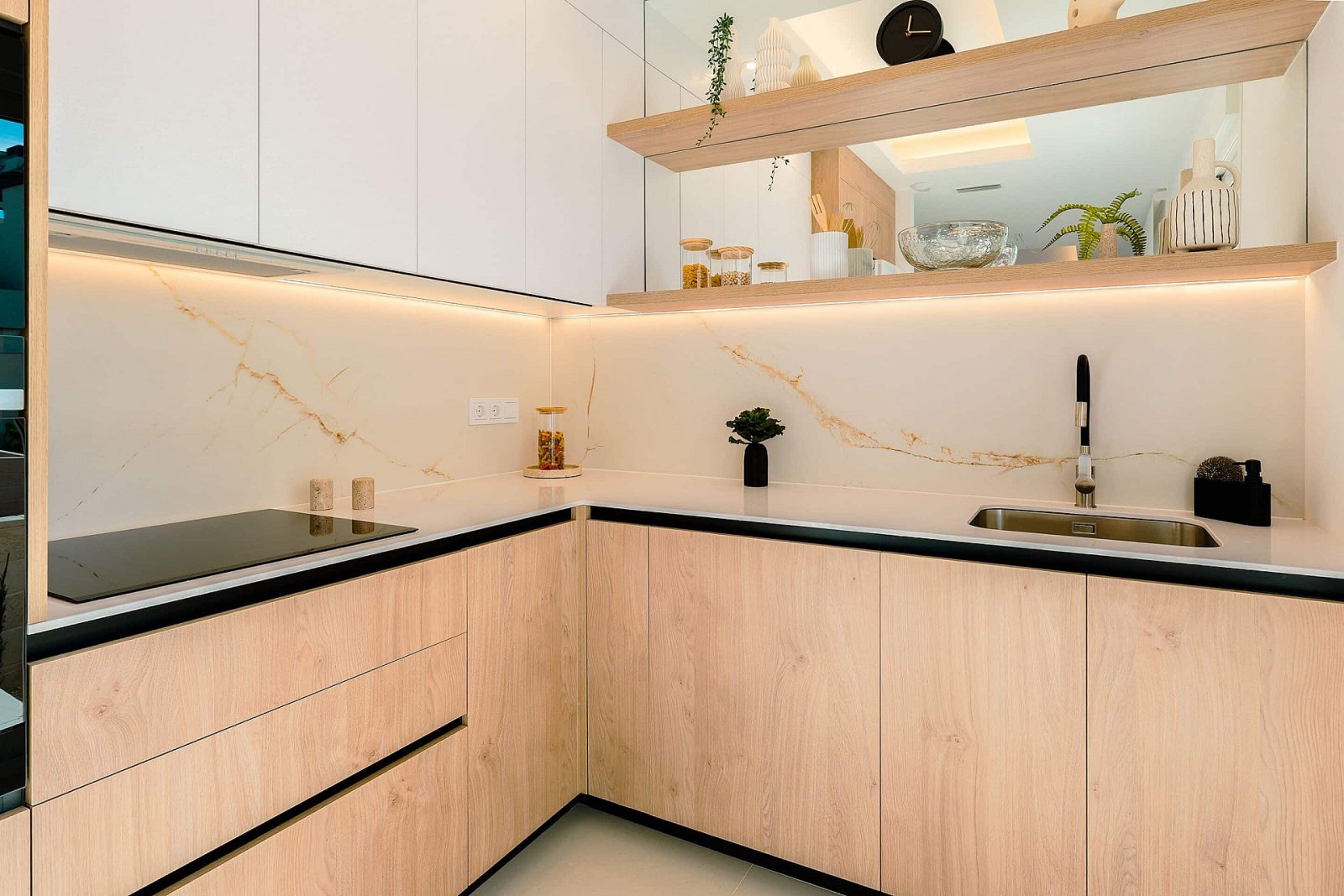 <p>Terraced villa provided with 3 Bedrooms and 2 Bathrooms, communal swimming pool and parking space on own plot. </p><p>Situated in the heart of Q...