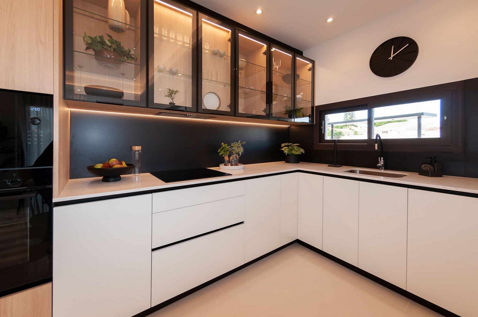 <p>Villa provided with 3 Bedrooms and 2 Bathrooms, private swimming pool and multiple parking spaces. </p><p>Villa on a spacious plot. The home com...