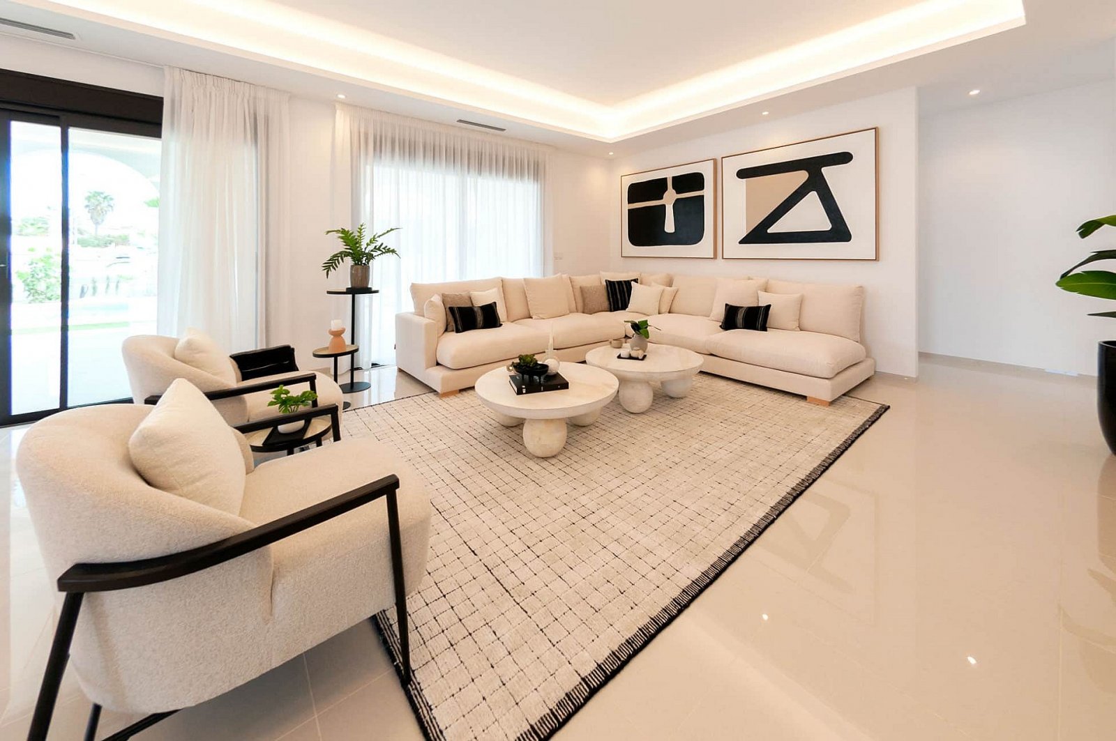 <p>Villa provided with 3 Bedrooms and 2 Bathrooms, private swimming pool and multiple parking spaces. </p><p>Villa on a spacious plot. The home com...