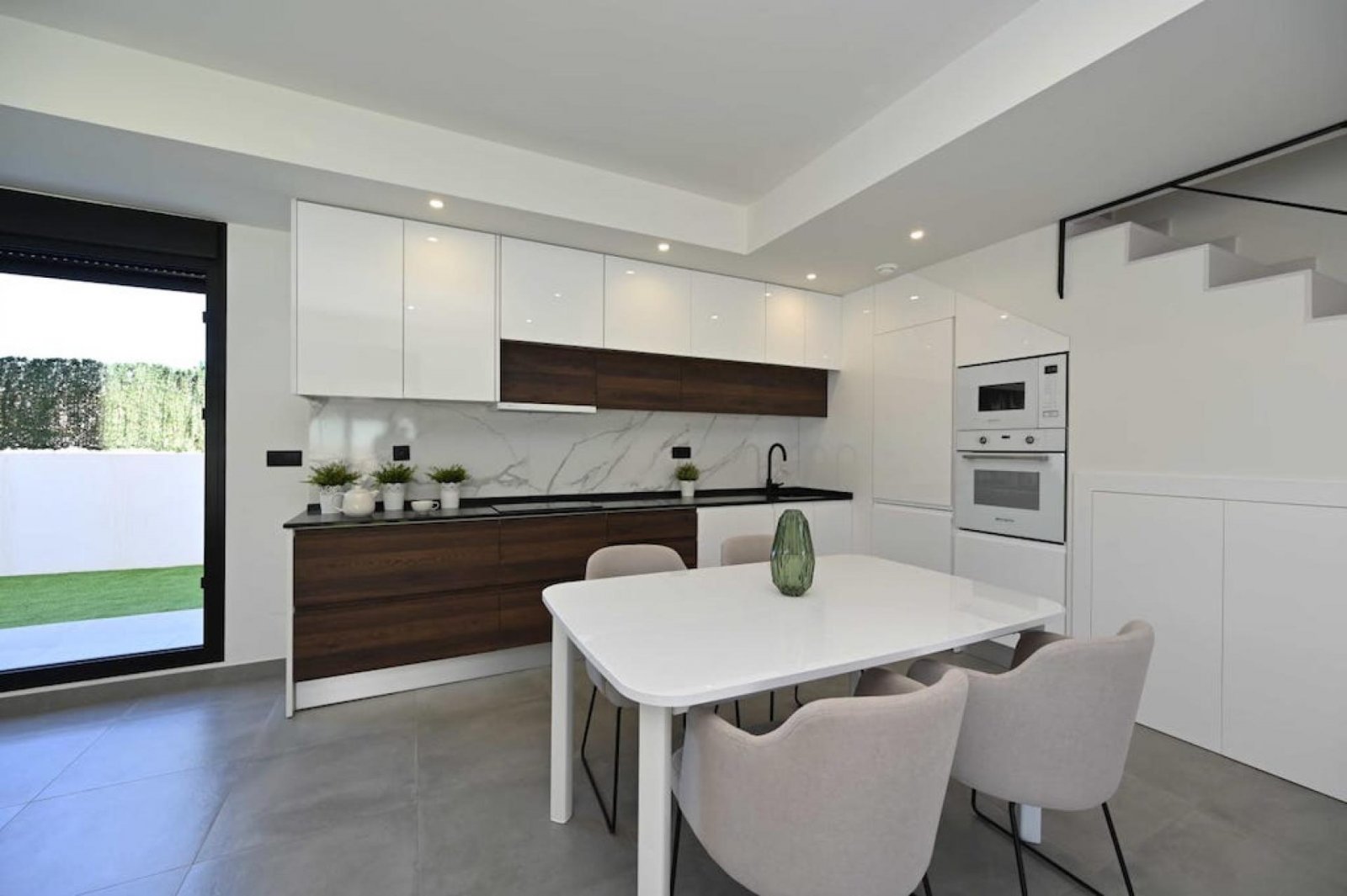 <p>Terraced villa provided with 3 Bedrooms and 3 Bathrooms, optional swimming pool and private parking space within domain. </p><p>The residential ...