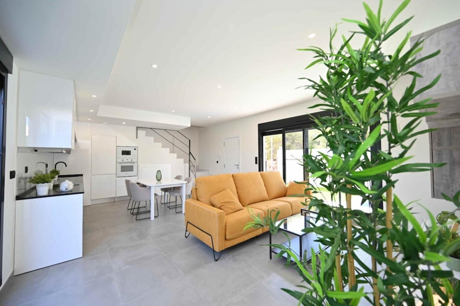 <p>Terraced villa provided with 3 Bedrooms and 3 Bathrooms, optional swimming pool and private parking space within domain. </p><p>The residential ...
