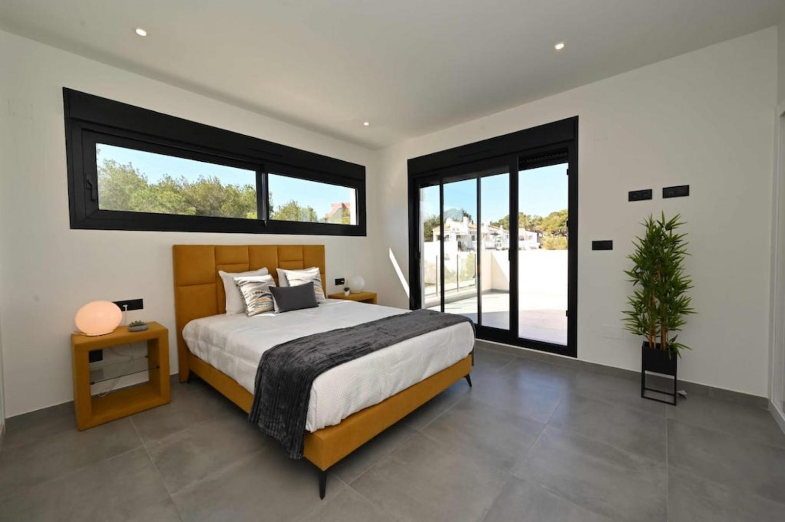 <p>Terraced villa provided with 3 Bedrooms and 3 Bathrooms, optional swimming pool and private parking space within domain. </p><p>The residential ...