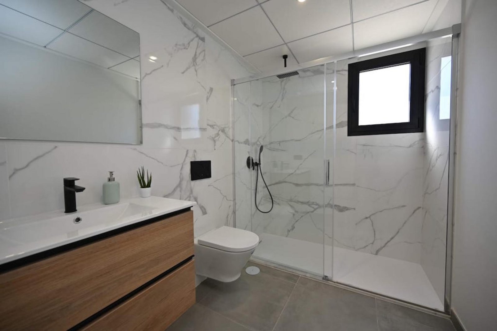 <p>Terraced villa provided with 3 Bedrooms and 3 Bathrooms, optional swimming pool and private parking space within domain. </p><p>The residential ...