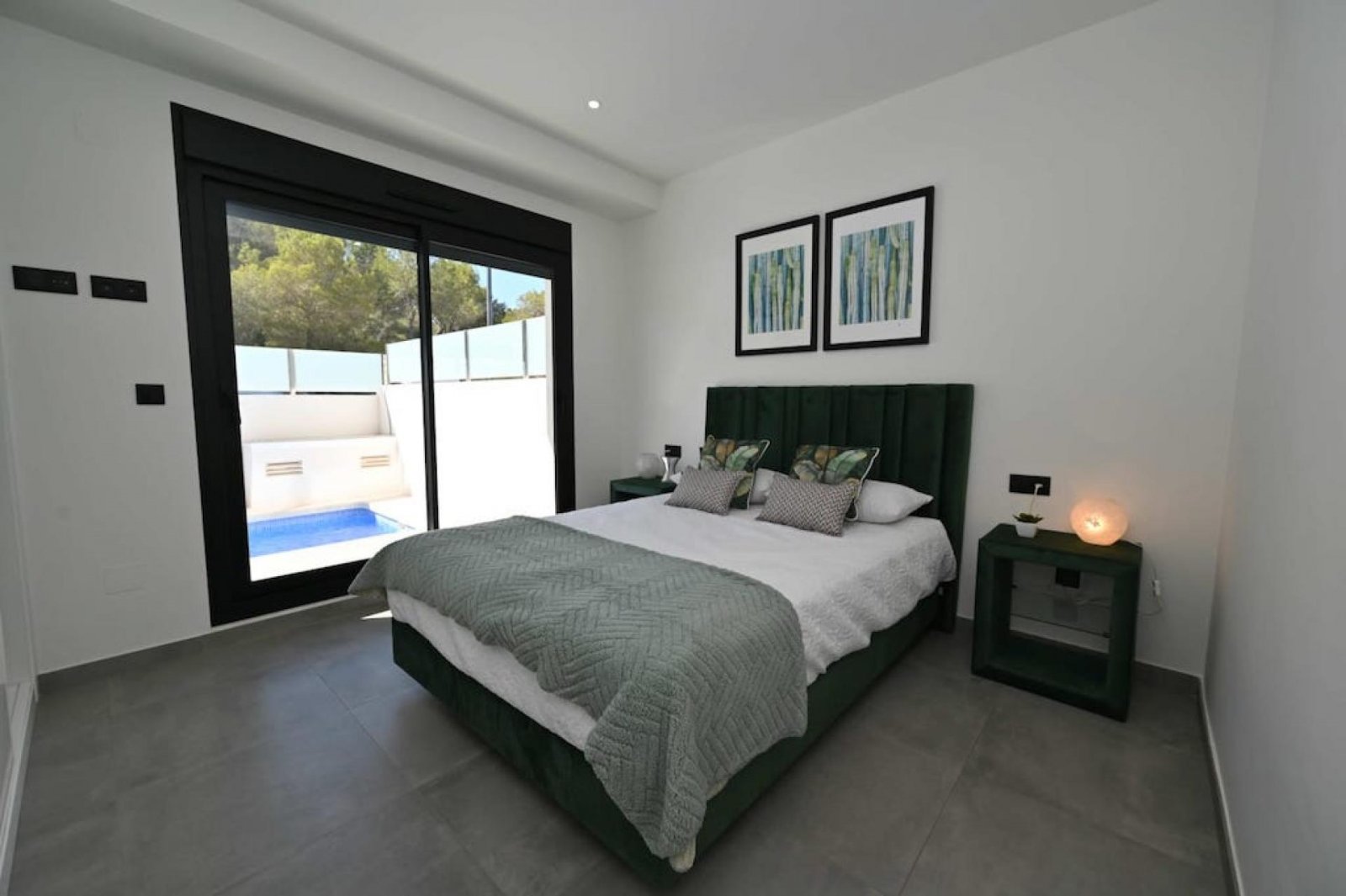 <p>Terraced villa provided with 3 Bedrooms and 3 Bathrooms, optional swimming pool and private parking space within domain. </p><p>The residential ...
