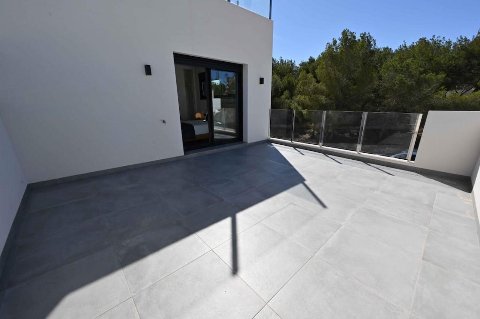 <p>Terraced villa provided with 3 Bedrooms and 3 Bathrooms, optional swimming pool and private parking space within domain. </p><p>The residential ...