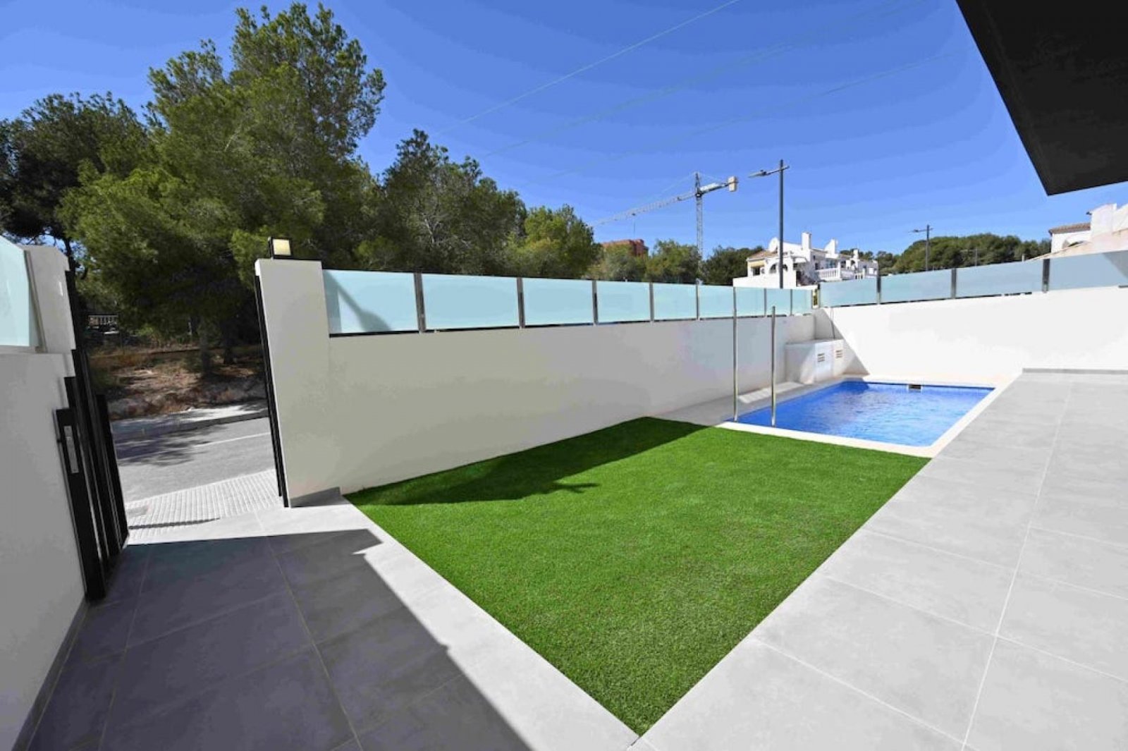 <p>Terraced villa provided with 3 Bedrooms and 3 Bathrooms, optional swimming pool and private parking space within domain. </p><p>The residential ...