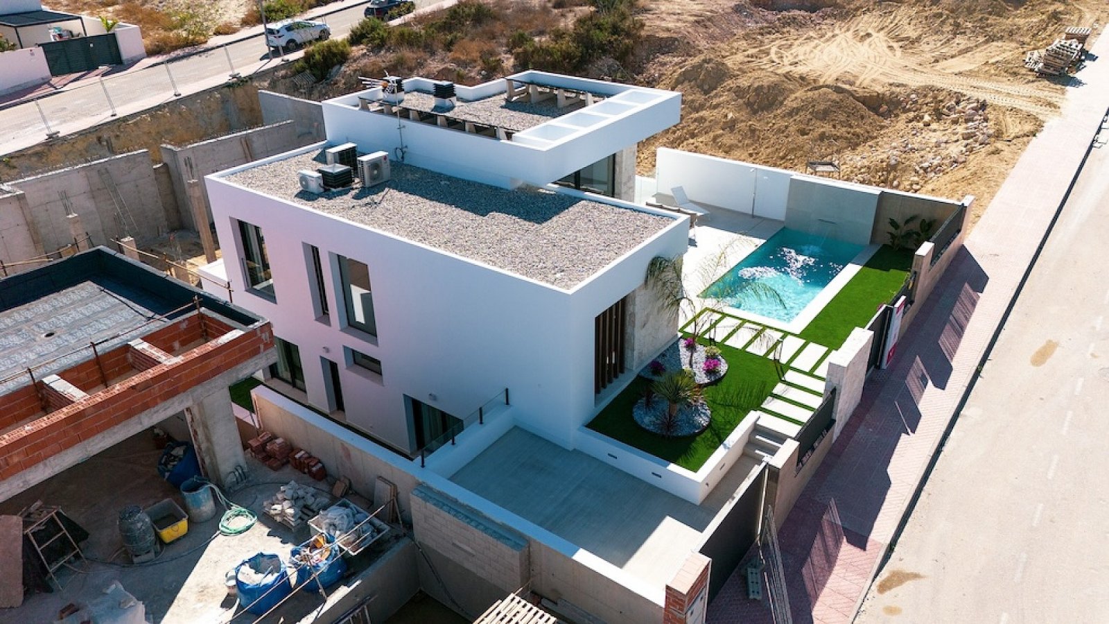 <p>Villa provided with 3 Bedrooms and 2 Bathrooms, private swimming pool and parking space on own plot. </p><p>These villas in Rojales offer a uniq...