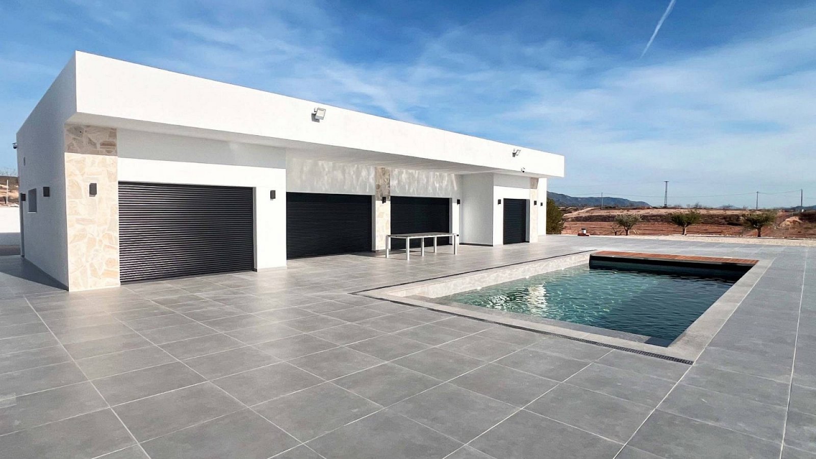 Avantgardistische Villa mit Pool und spektakulären Panoramablicken