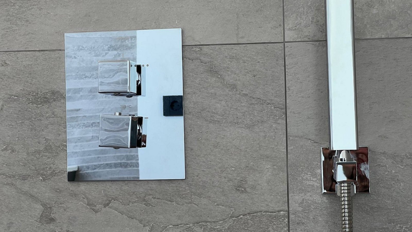 Avantgardistische Villa mit Pool und spektakulären Panoramablicken