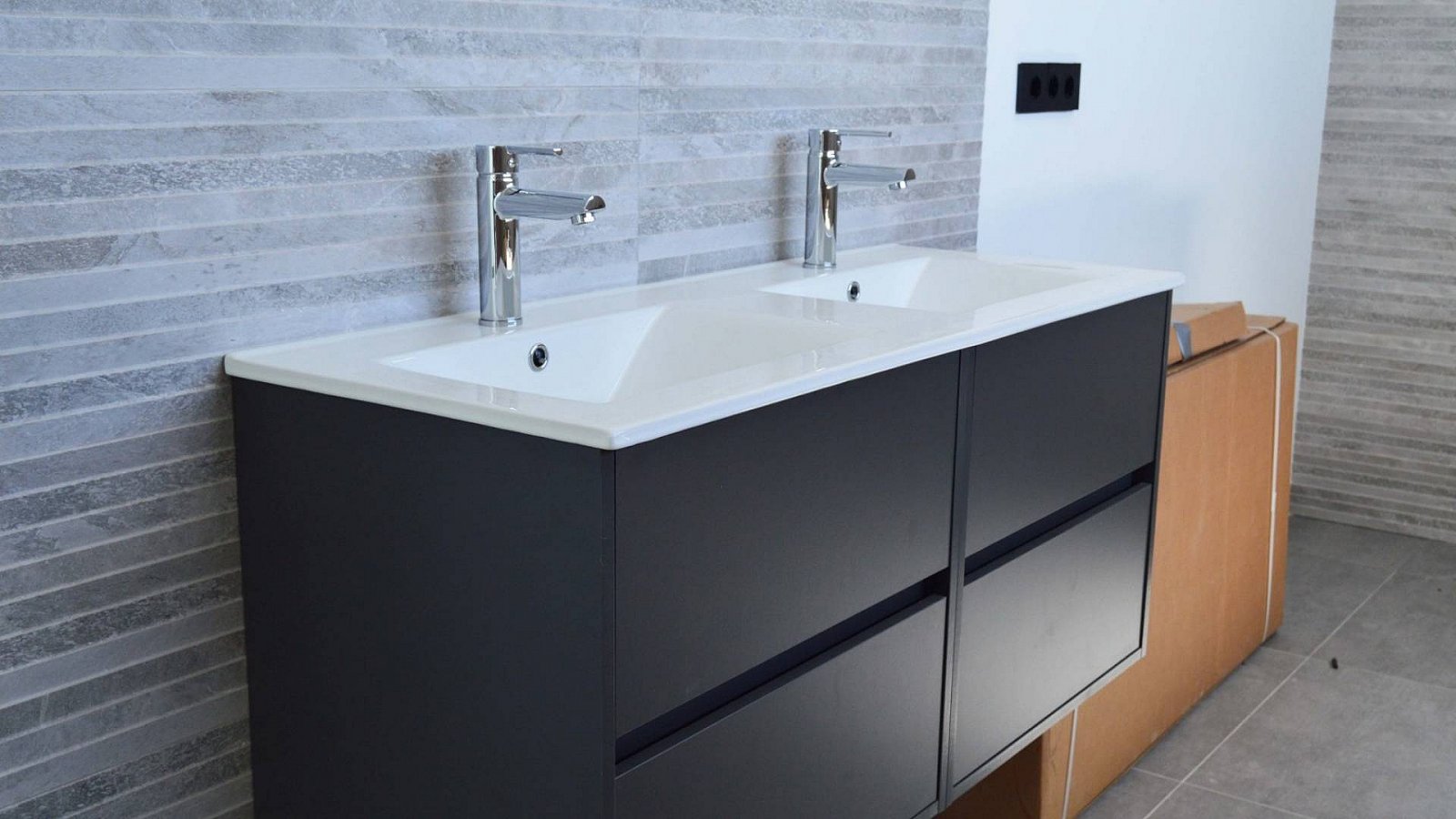 Avantgardistische Villa mit Pool und spektakulären Panoramablicken