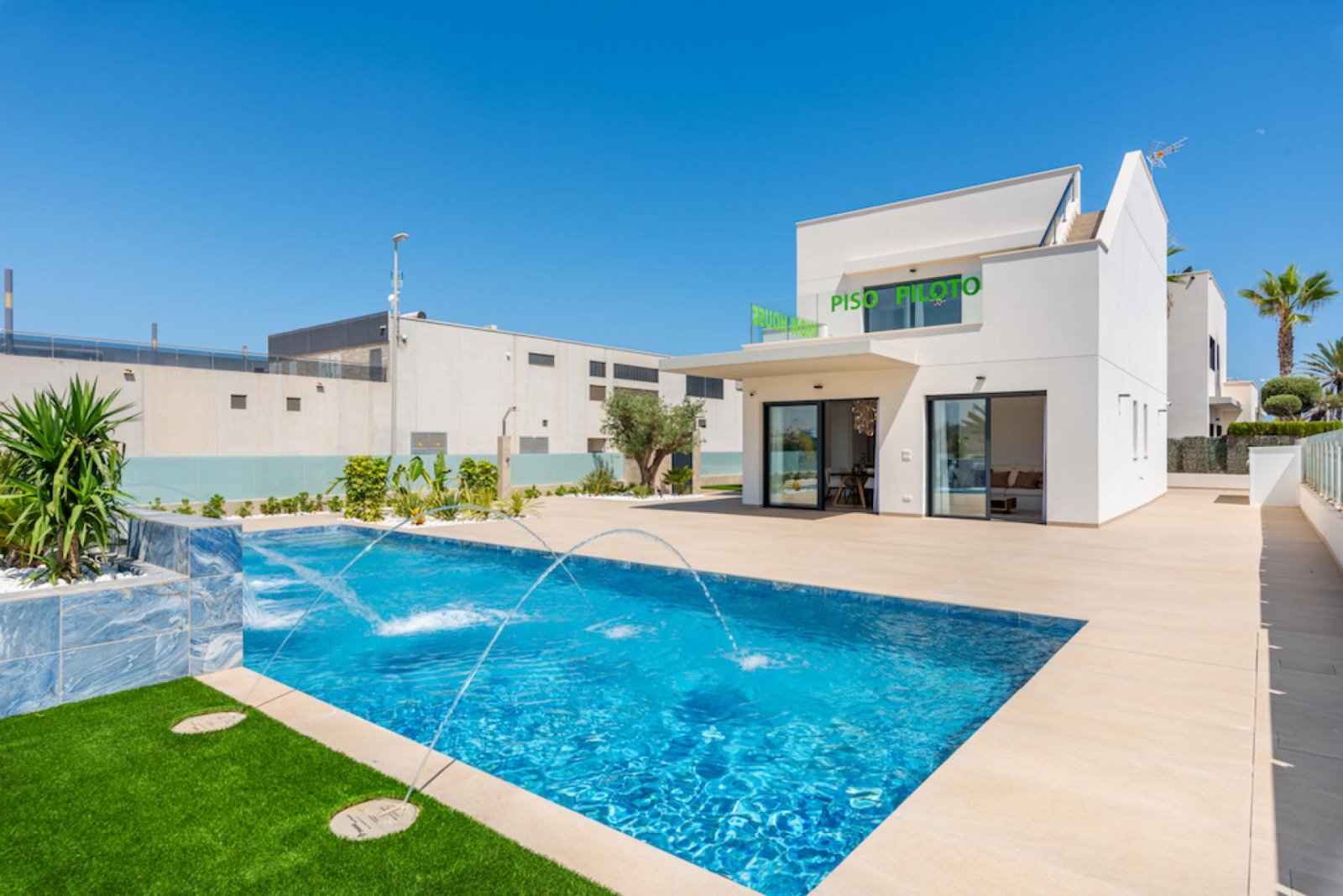 <p>Villa provided with 3 Bedrooms and 3 Bathrooms, private swimming pool and parking space on own plot. </p><p>Discover this beautiful development ...