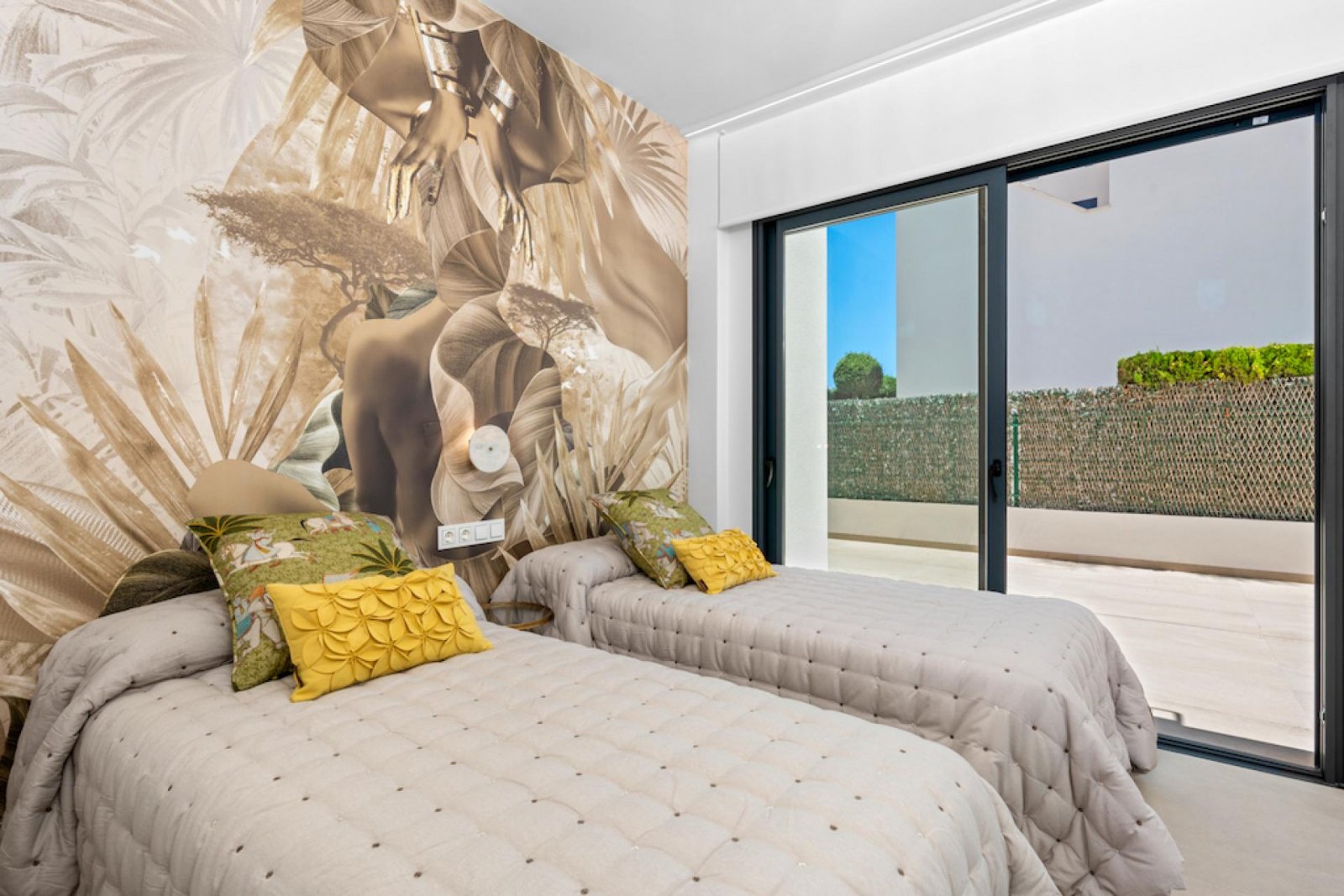 <p>Villa provided with 3 Bedrooms and 3 Bathrooms, private swimming pool and parking space on own plot. </p><p>Discover this beautiful development ...