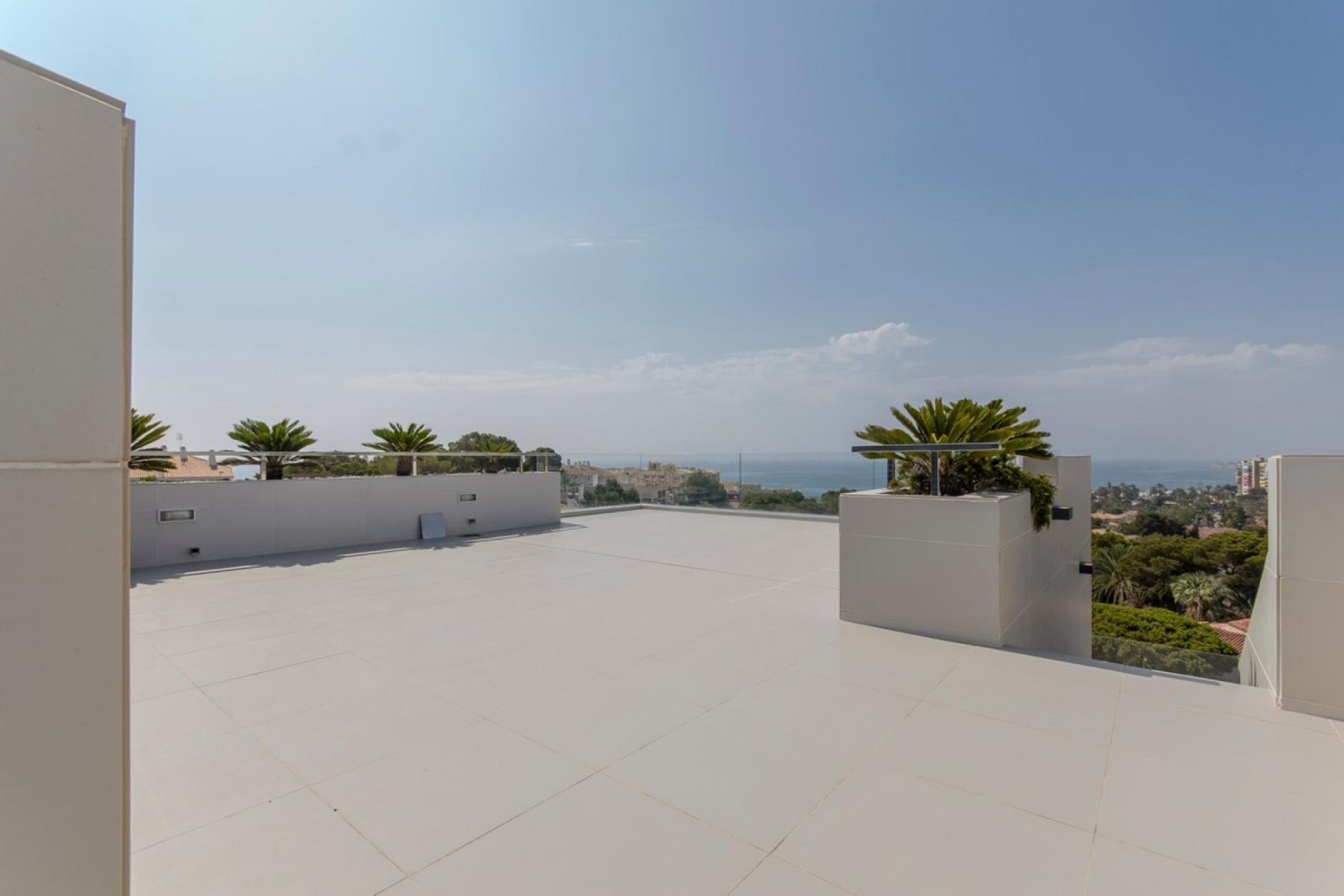<p>Villa provided with 3 Bedrooms and 4 Bathrooms, private swimming pool and underground parking space. </p><p>Discover this beautiful development ...