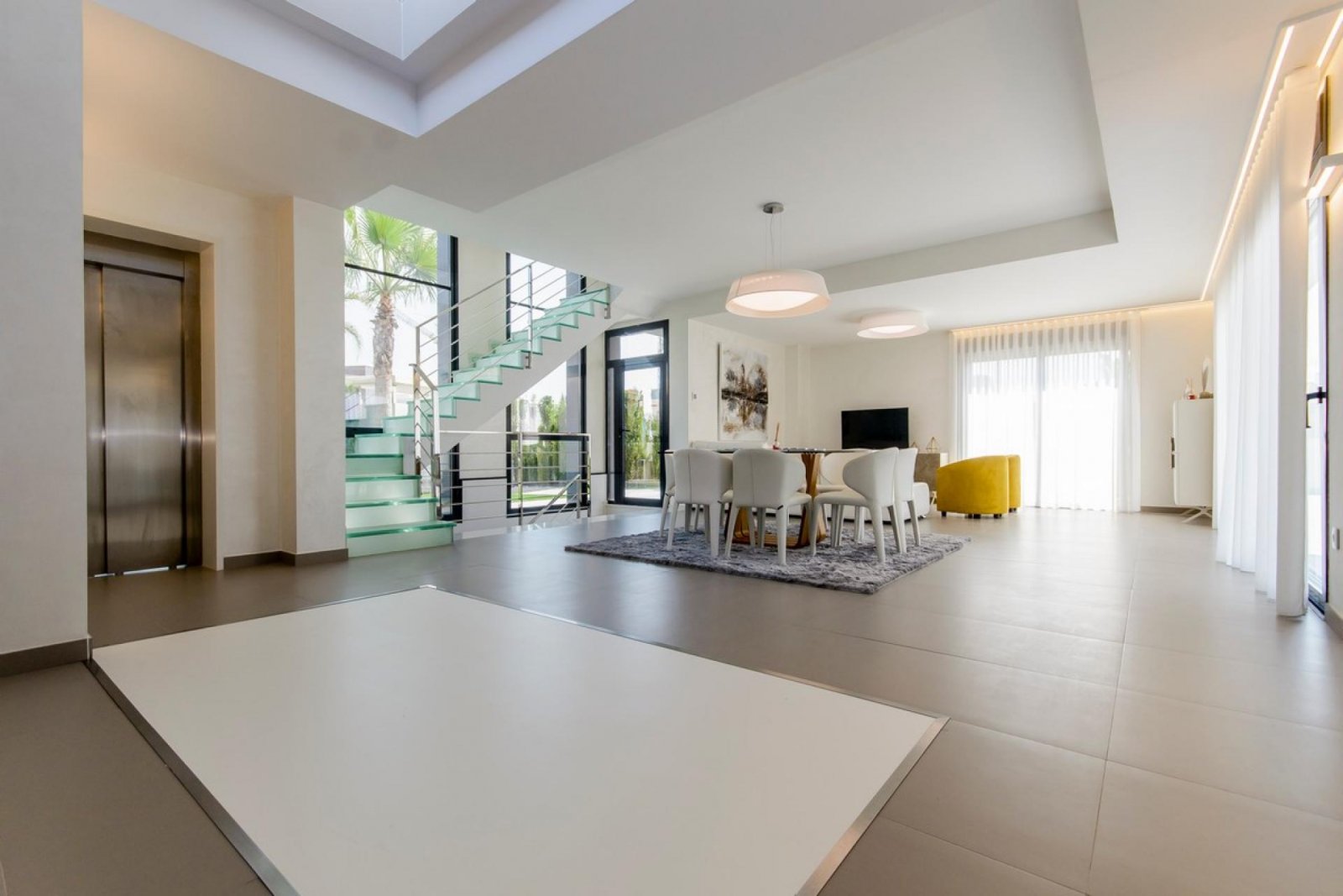 <p>Villa provided with 3 Bedrooms and 4 Bathrooms, private swimming pool and underground parking space. </p><p>Discover this beautiful development ...