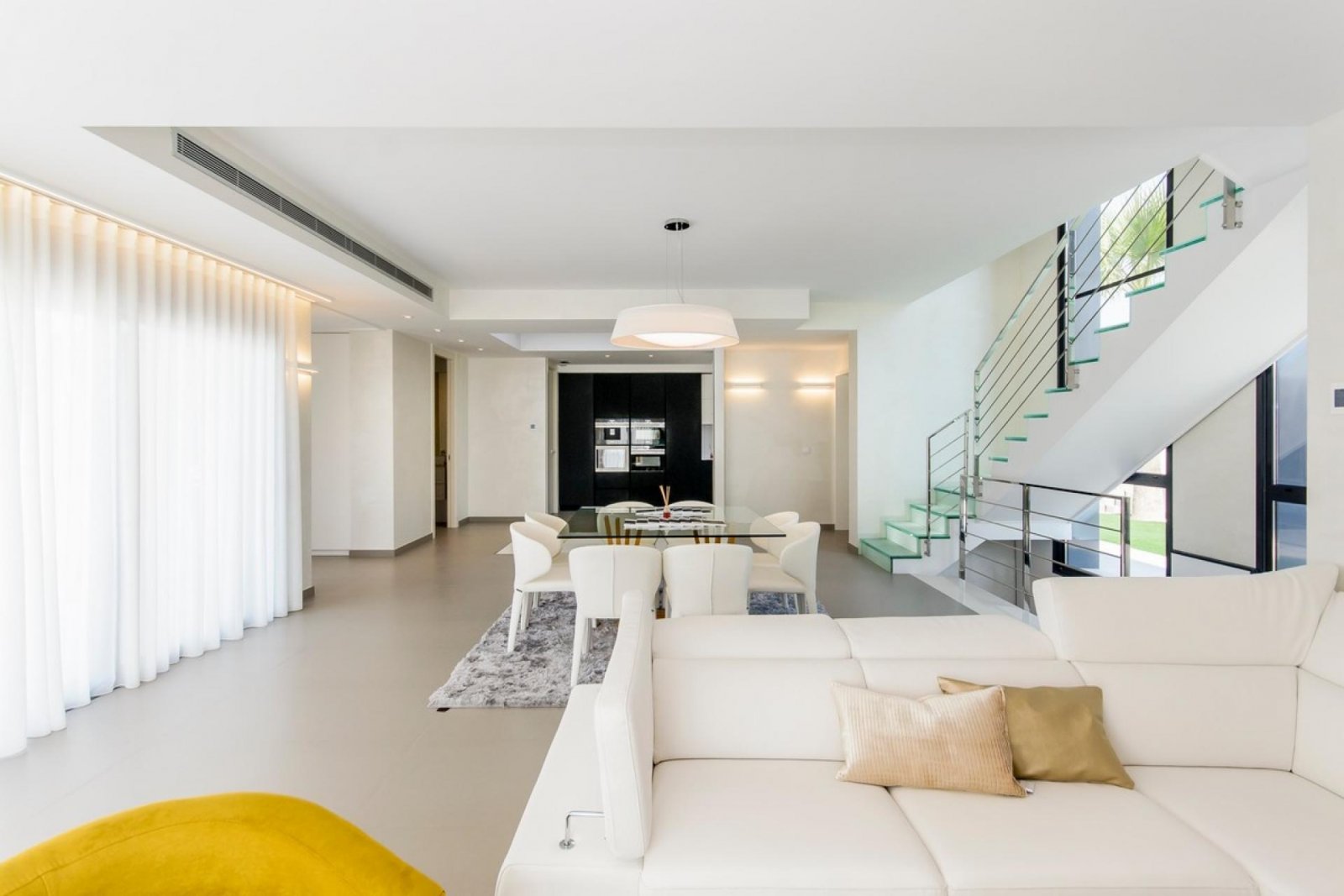 <p>Villa provided with 3 Bedrooms and 4 Bathrooms, private swimming pool and underground parking space. </p><p>Discover this beautiful development ...