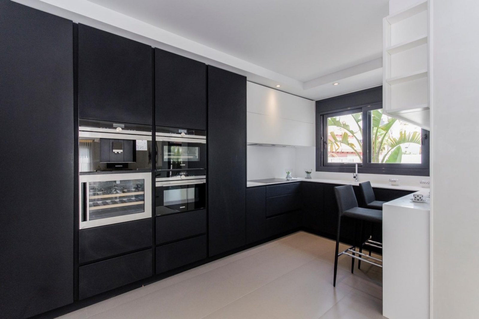 <p>Villa provided with 3 Bedrooms and 4 Bathrooms, private swimming pool and underground parking space. </p><p>Discover this beautiful development ...