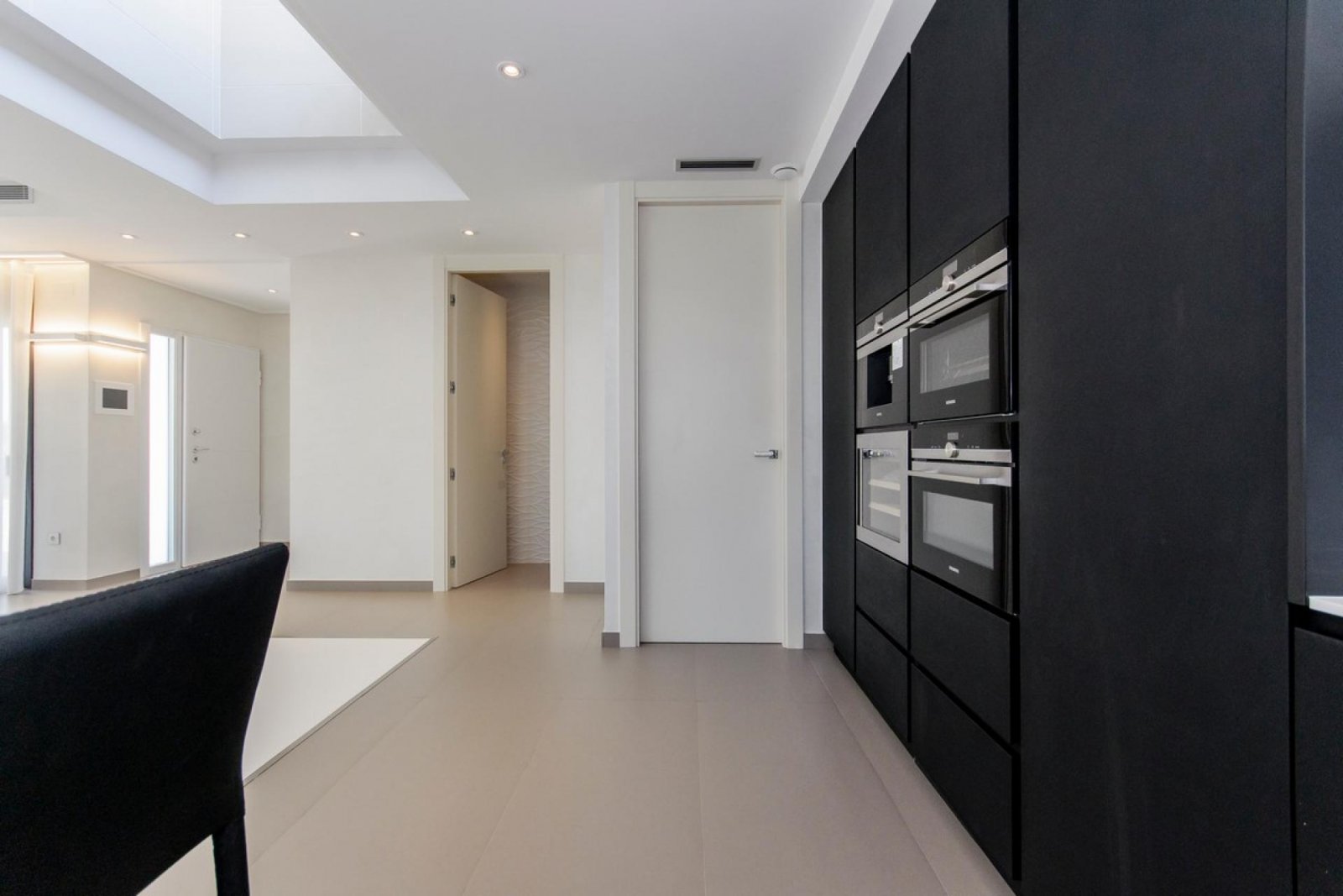 <p>Villa provided with 3 Bedrooms and 4 Bathrooms, private swimming pool and underground parking space. </p><p>Discover this beautiful development ...