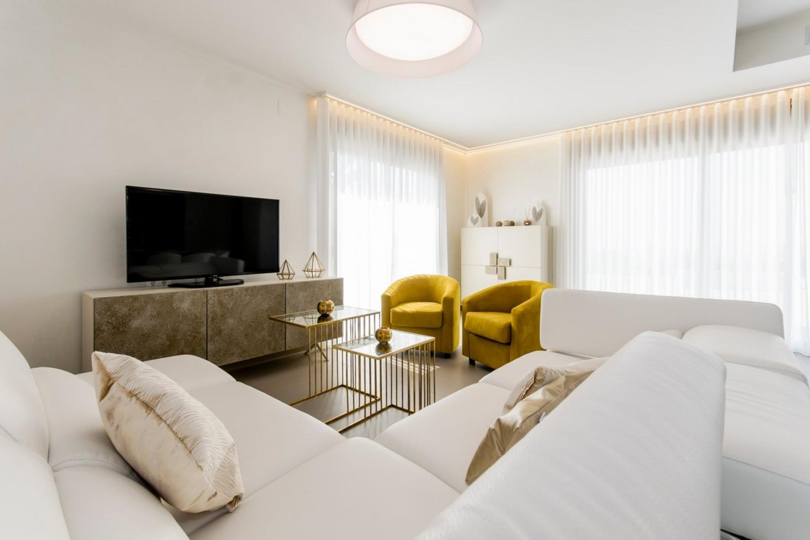 <p>Villa provided with 3 Bedrooms and 4 Bathrooms, private swimming pool and underground parking space. </p><p>Discover this beautiful development ...