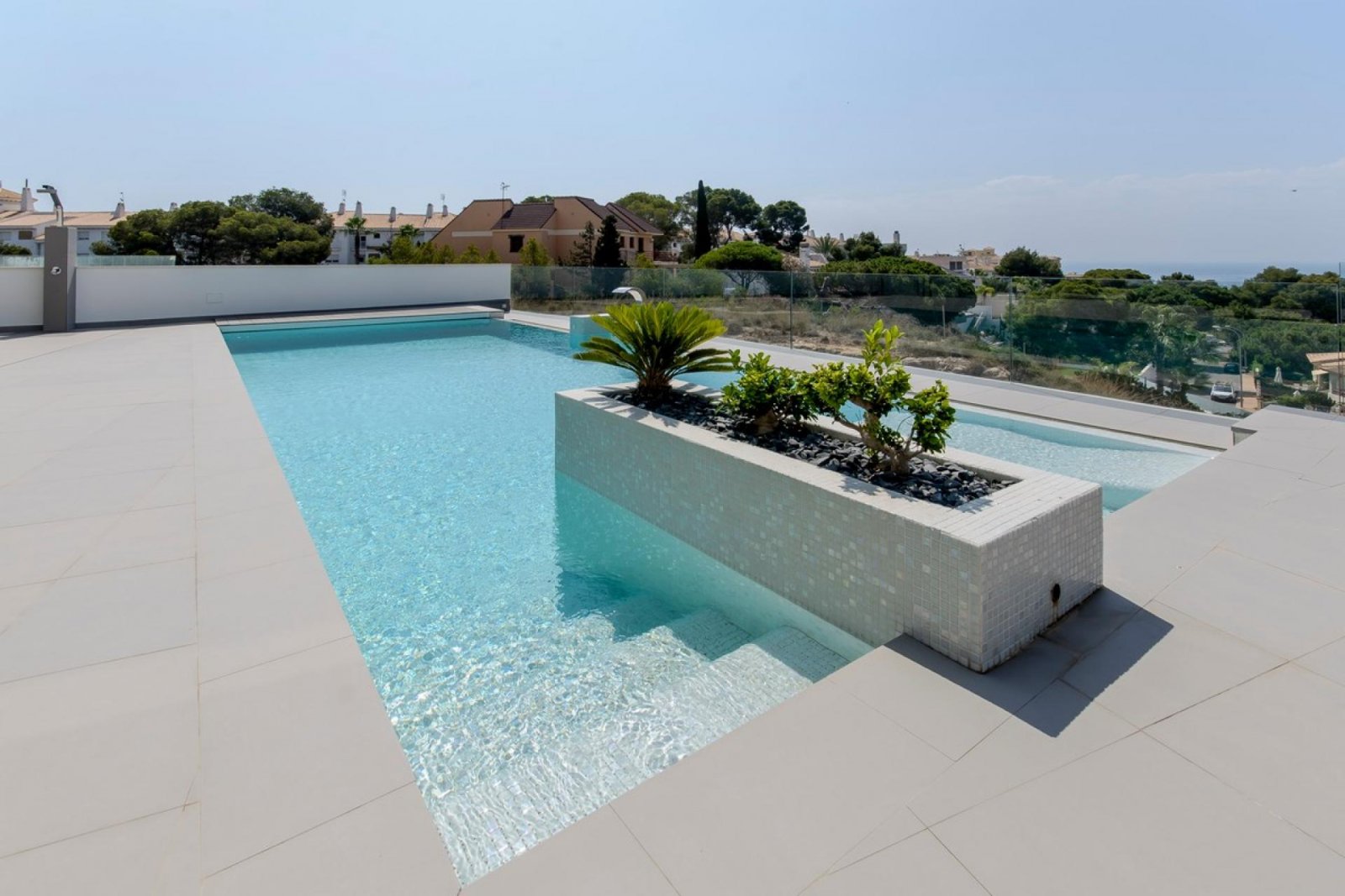 <p>Villa provided with 3 Bedrooms and 4 Bathrooms, private swimming pool and underground parking space. </p><p>Discover this beautiful development ...