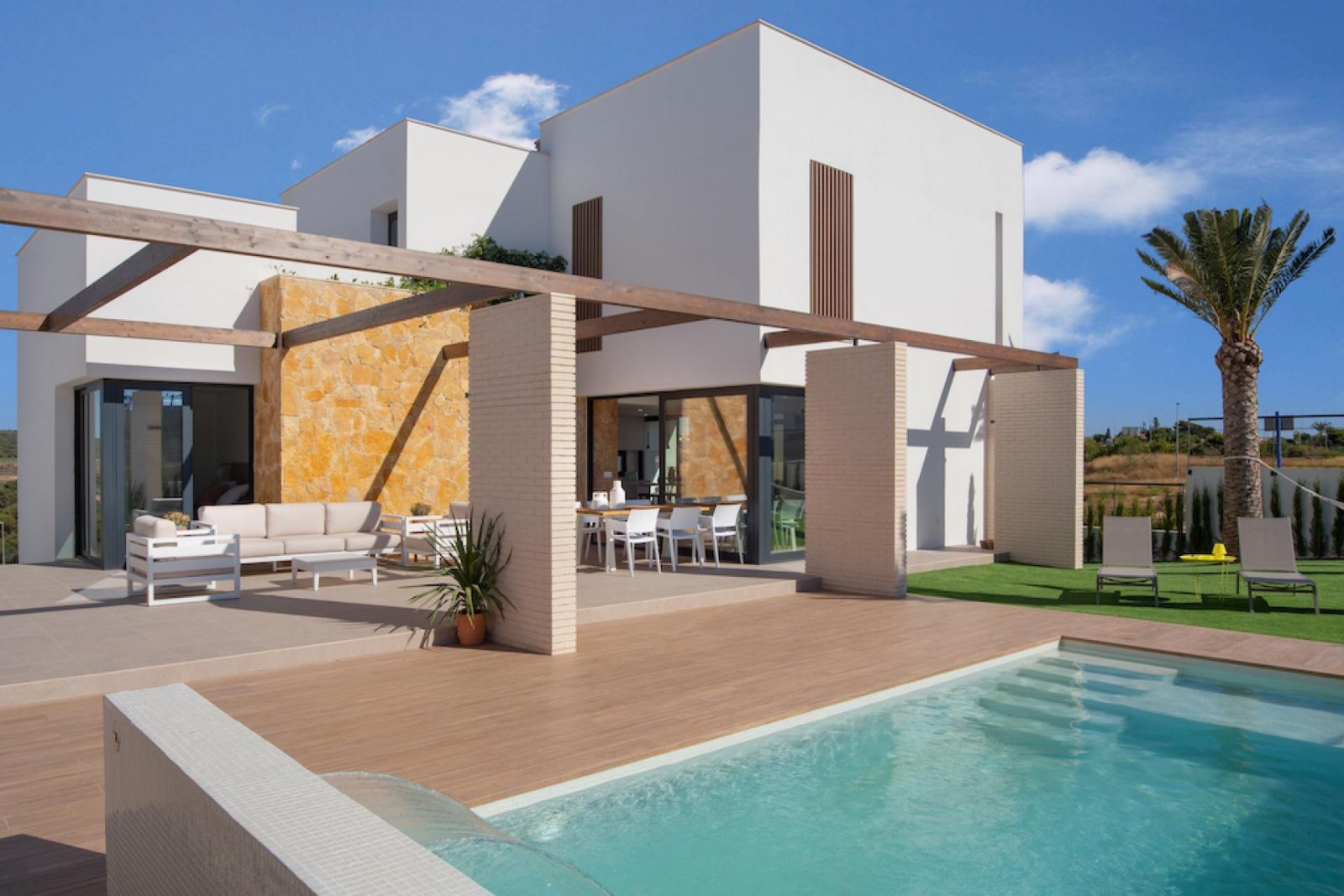 <p>Villa provided with 4 Bedrooms and 4 Bathrooms, private swimming pool and parking space on own plot. </p><p>Beautiful villas in Mirador De La De...