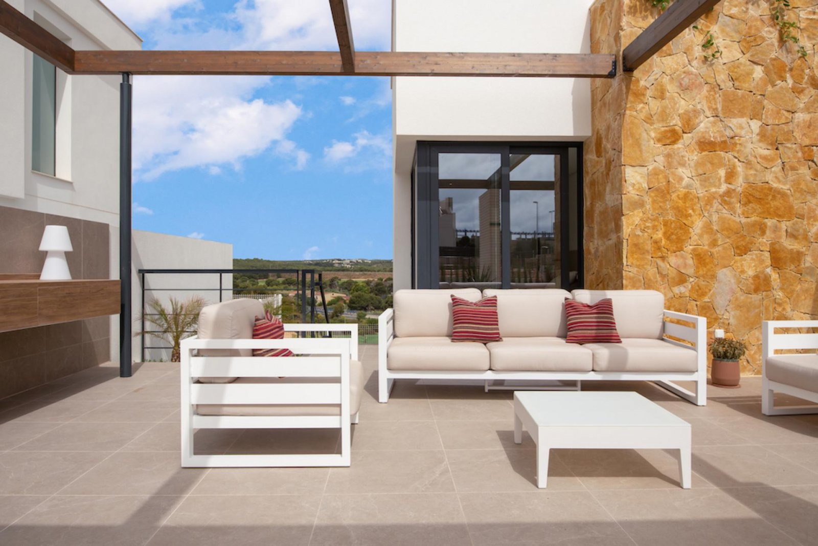 <p>Villa provided with 4 Bedrooms and 4 Bathrooms, private swimming pool and parking space on own plot. </p><p>Beautiful villas in Mirador De La De...