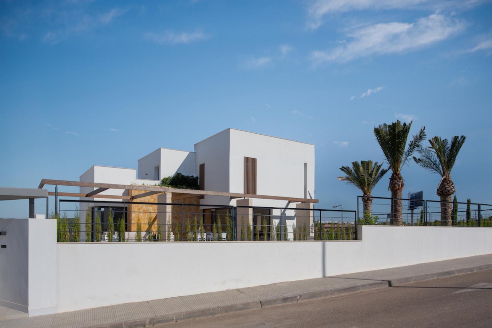 <p>Villa provided with 4 Bedrooms and 4 Bathrooms, private swimming pool and parking space on own plot. </p><p>Beautiful villas in Mirador De La De...