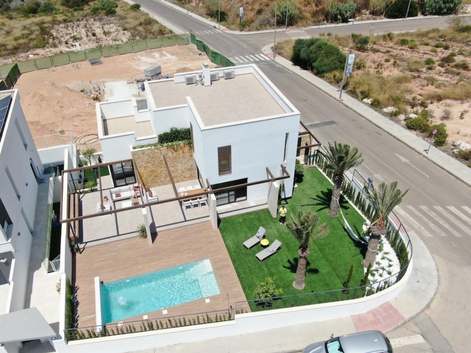 <p>Villa provided with 4 Bedrooms and 4 Bathrooms, private swimming pool and parking space on own plot. </p><p>Beautiful villas in Mirador De La De...