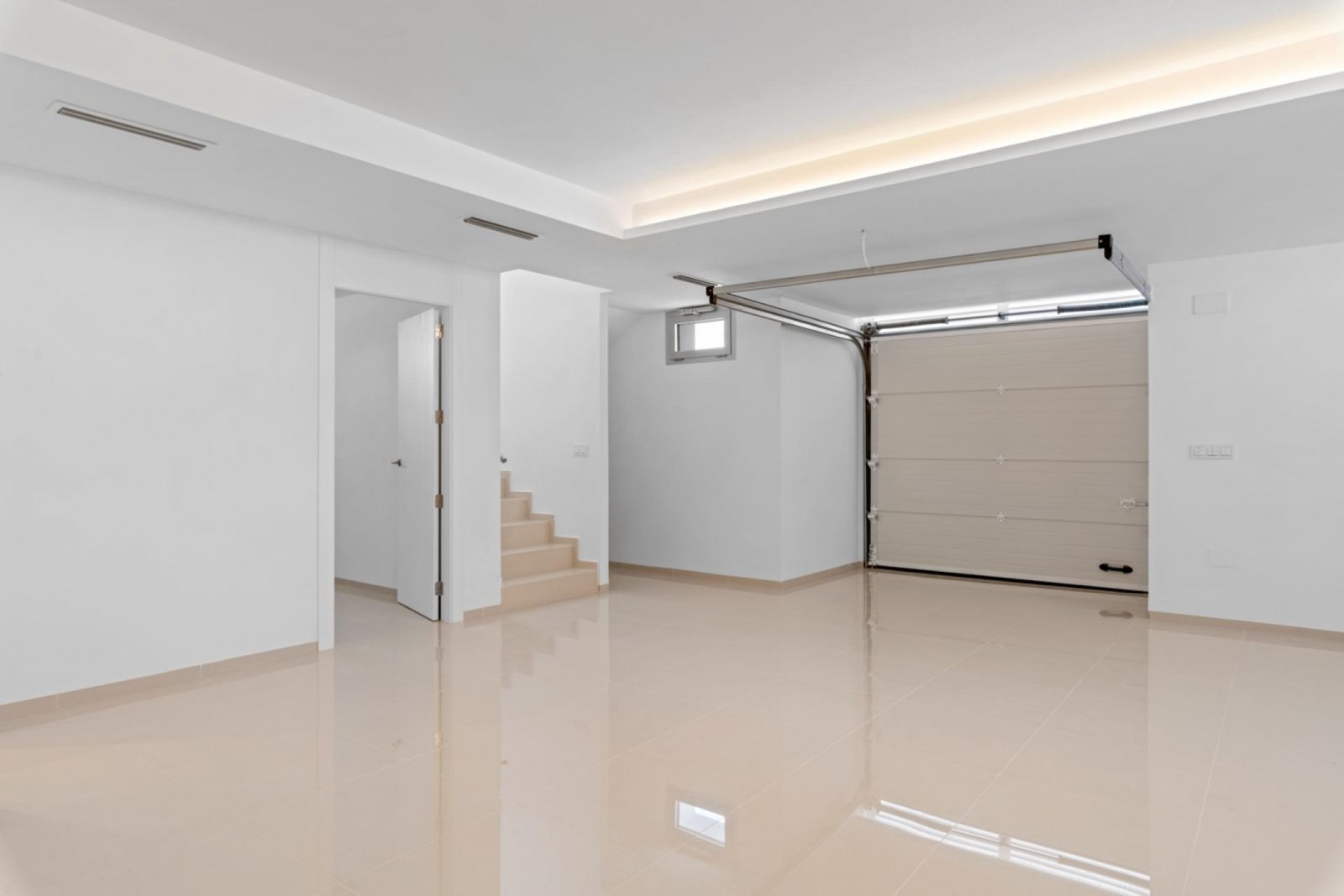 Hochwertige Villa mit Pool und Seeblick